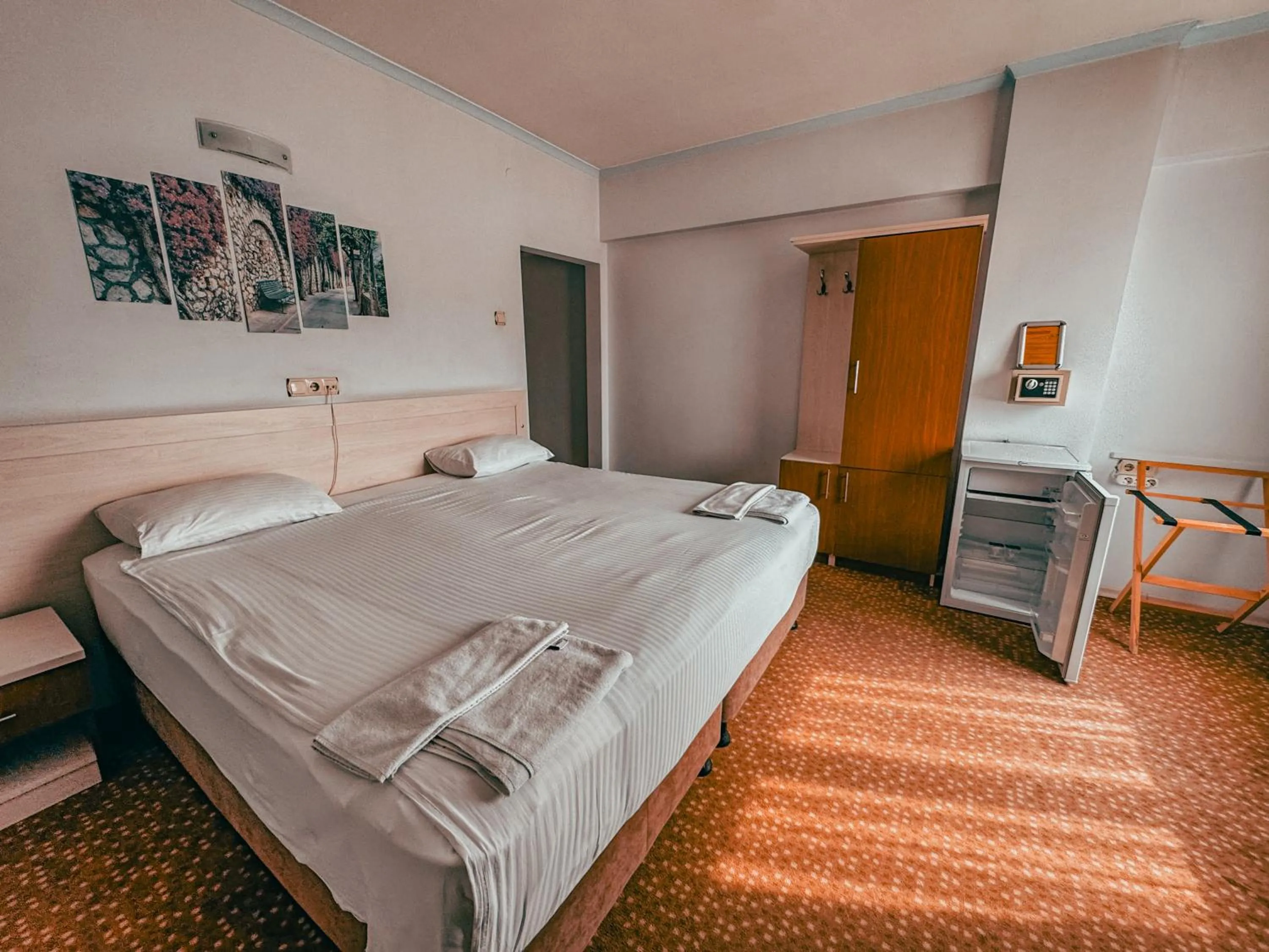 Bedroom, Bed in Oreko Express