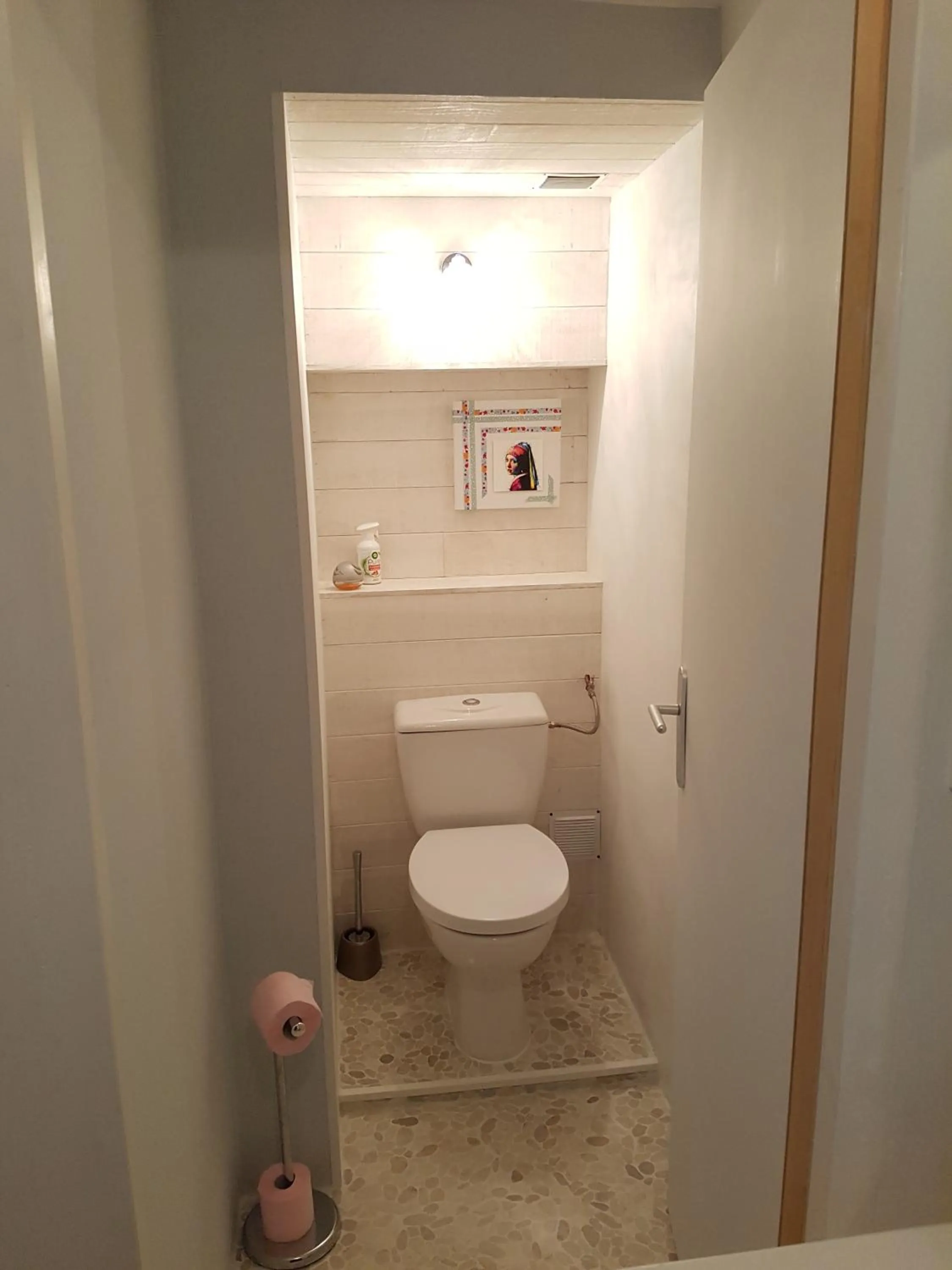 Toilet in La Perle De Frayssinet-Le-Gélat - Chambre d'Hôtes - B&B