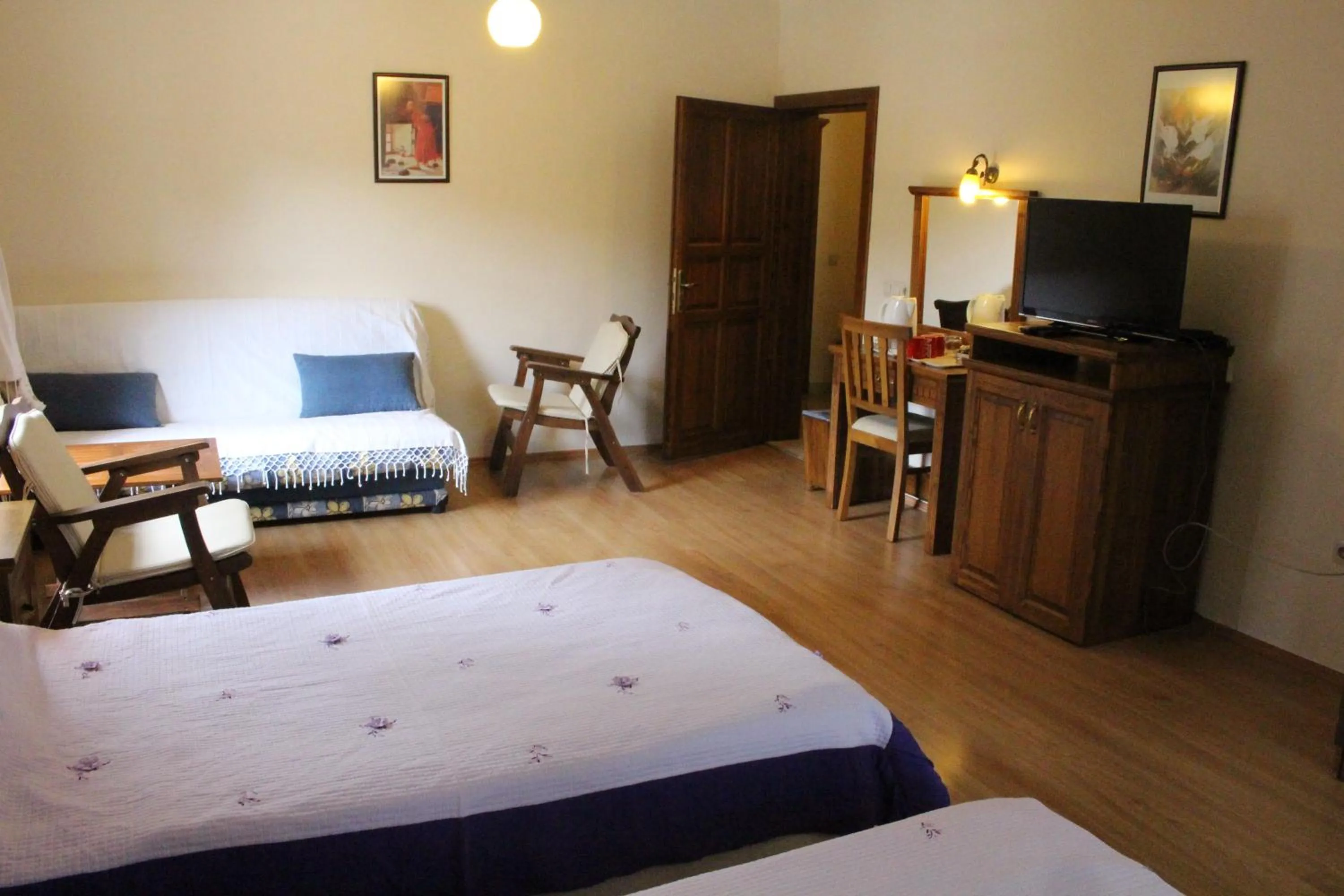 Bedroom, Bed in Nirvana Hotel