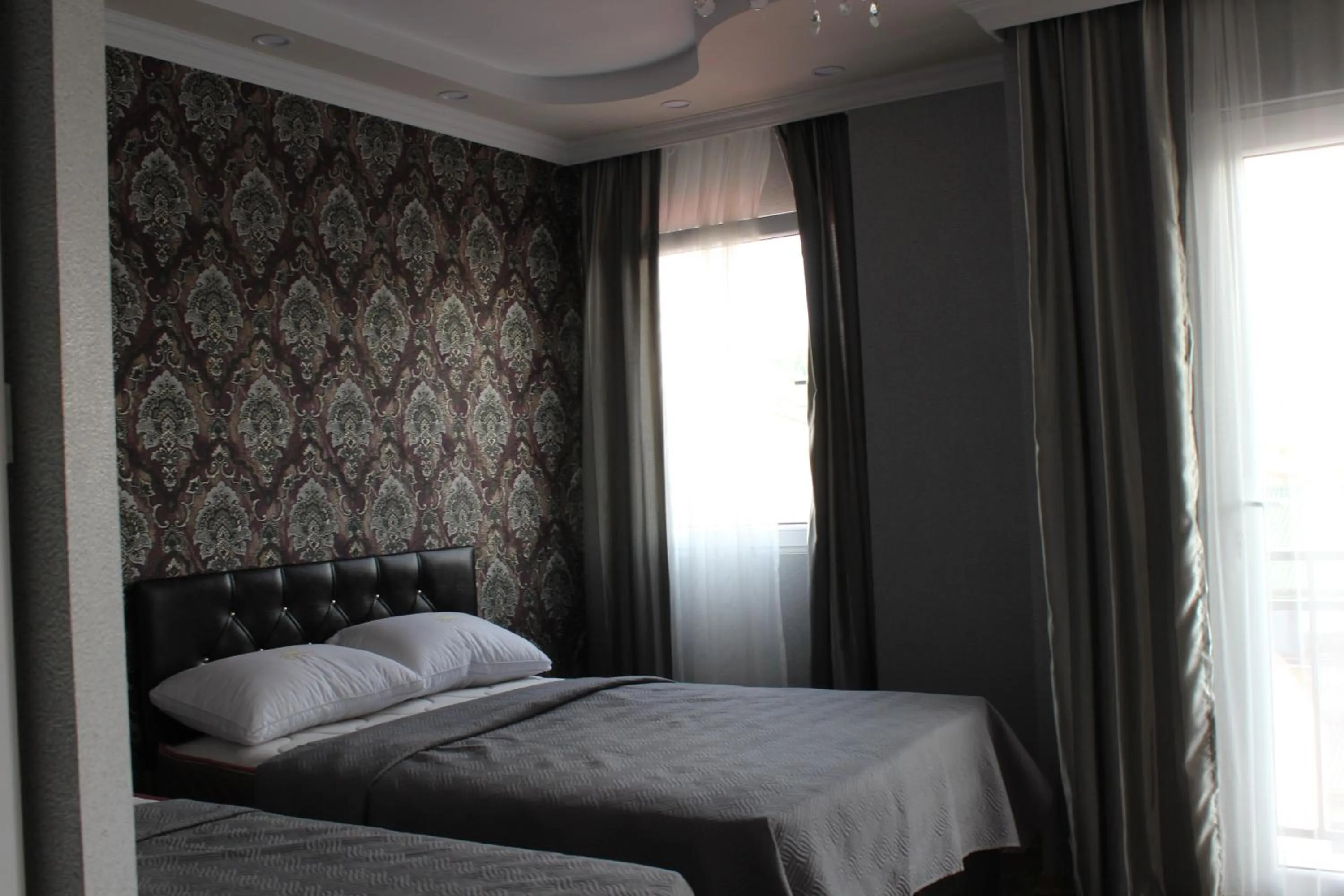 Photo of the whole room, Bed in UNION