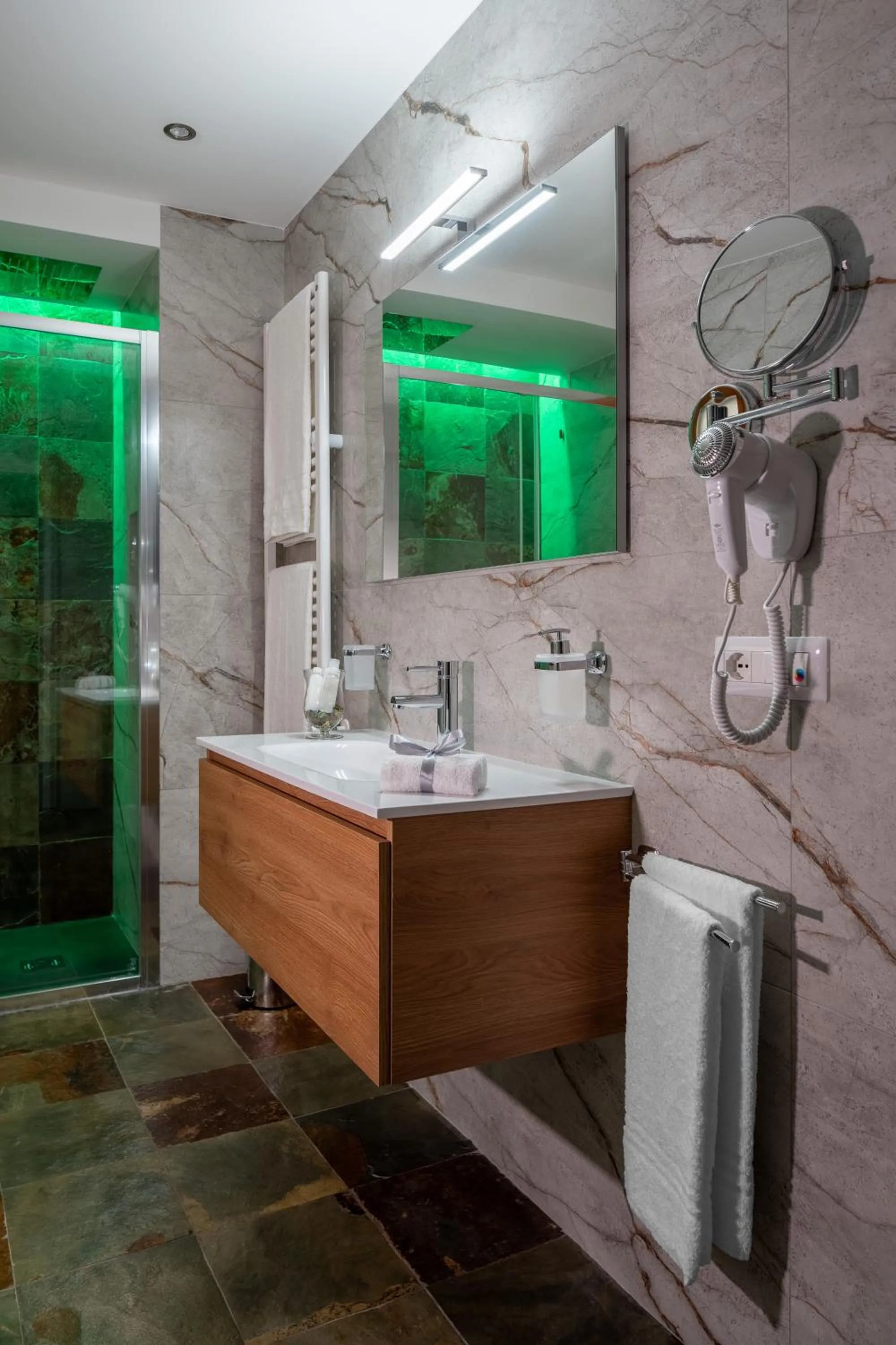 Shower in Marcus Suite