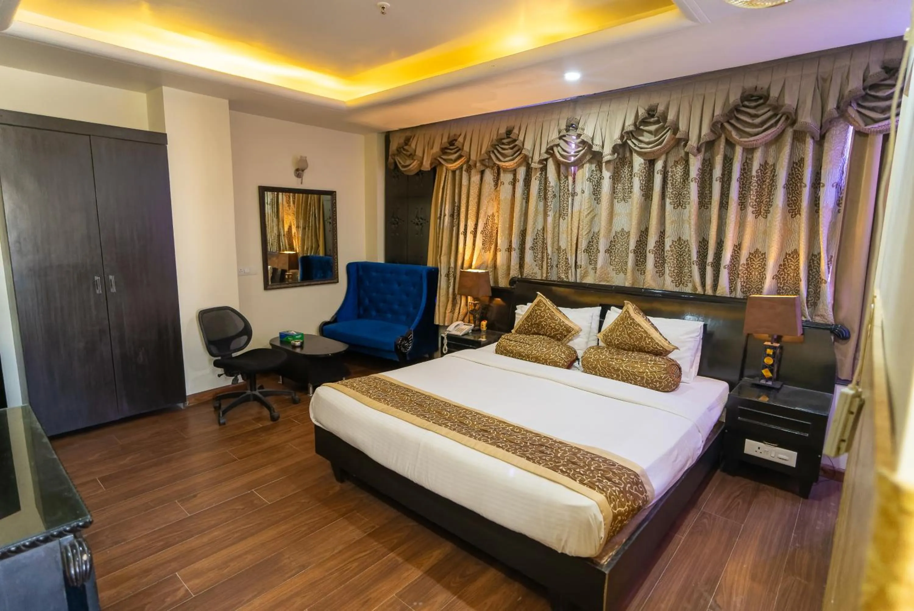 Bed in The Nagpur Ashok