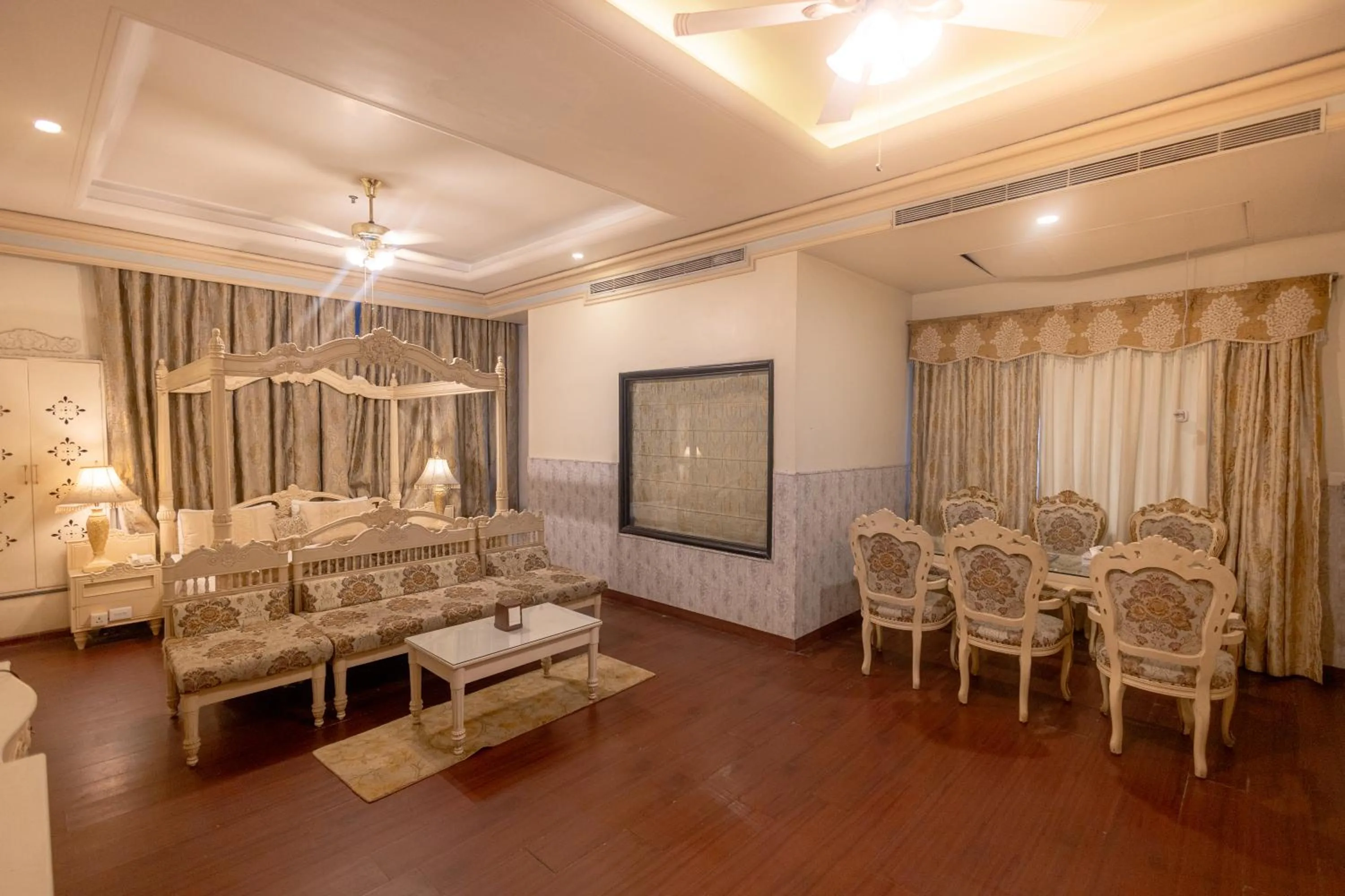 Photo of the whole room in The Nagpur Ashok