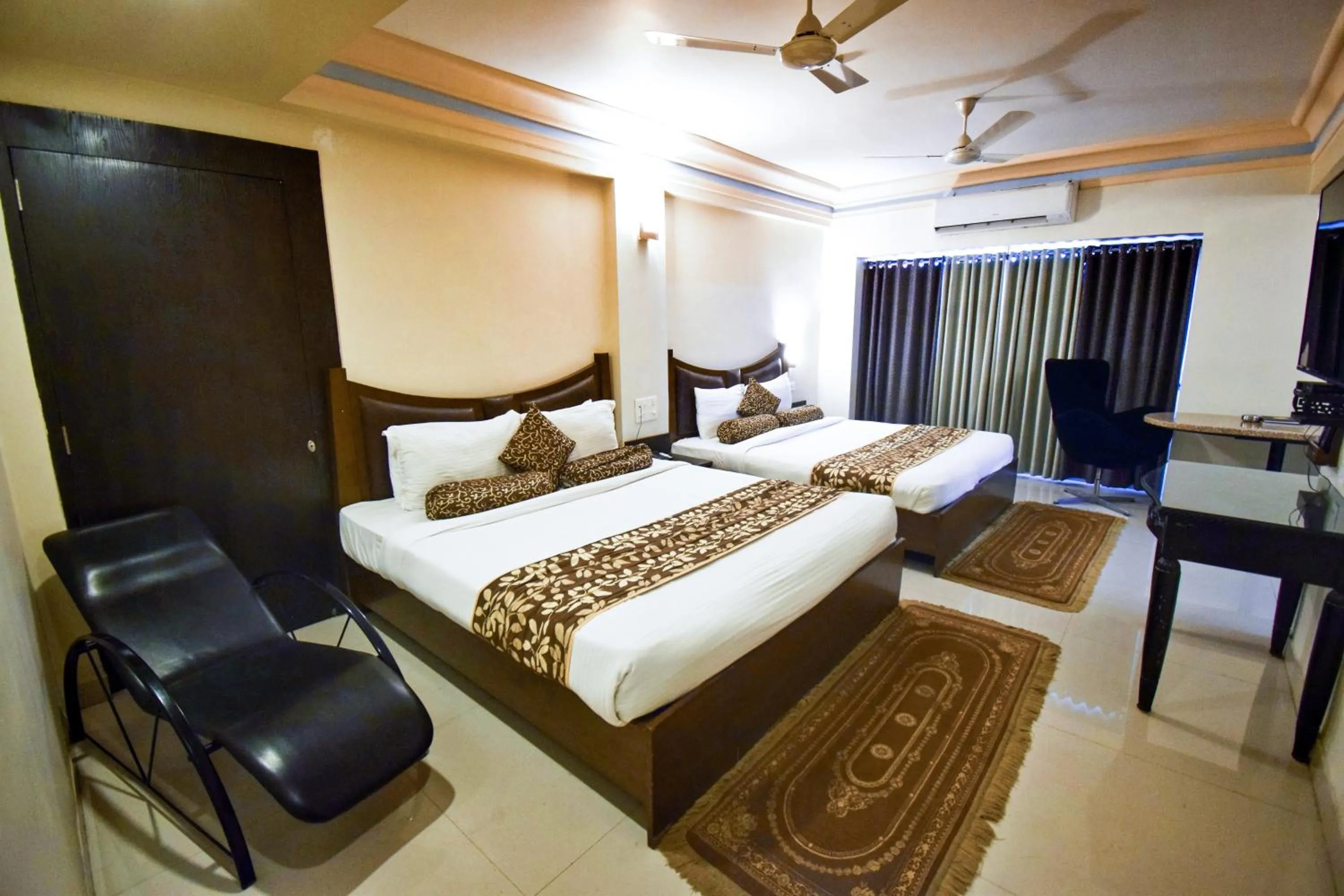 Bed in The Nagpur Ashok