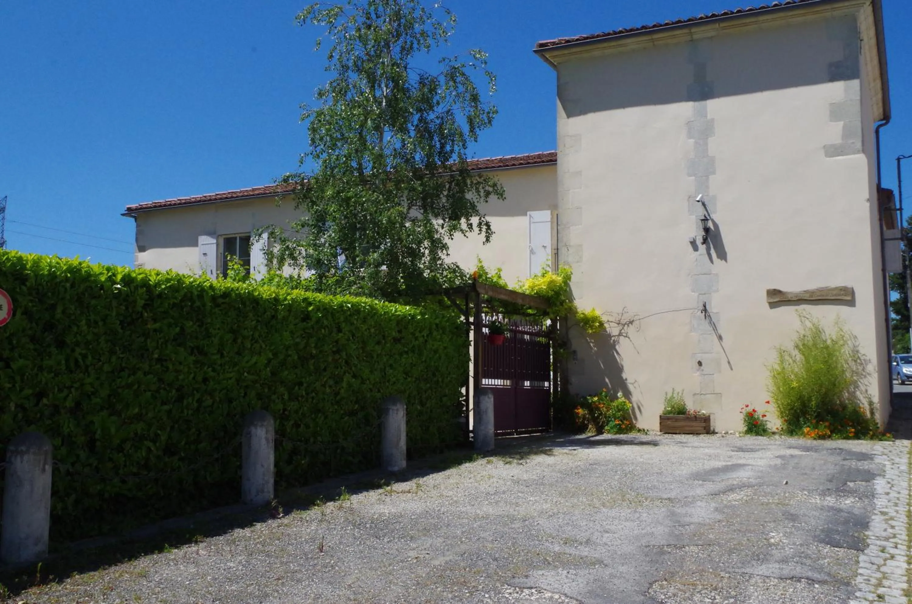 Property building in Maison d'Hôtes Le Cadran Solaire