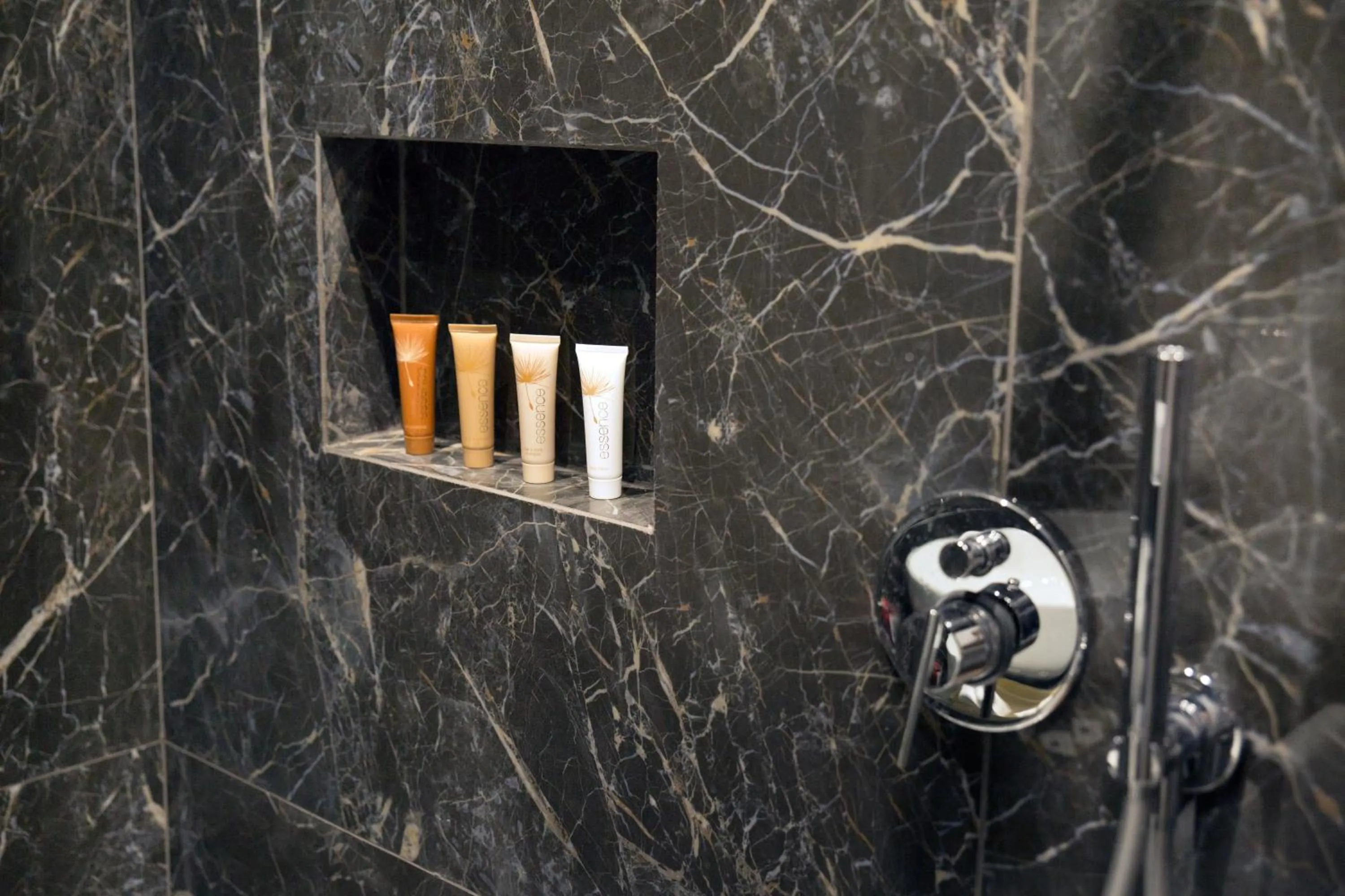 Toilet in Unicum Roma Suites