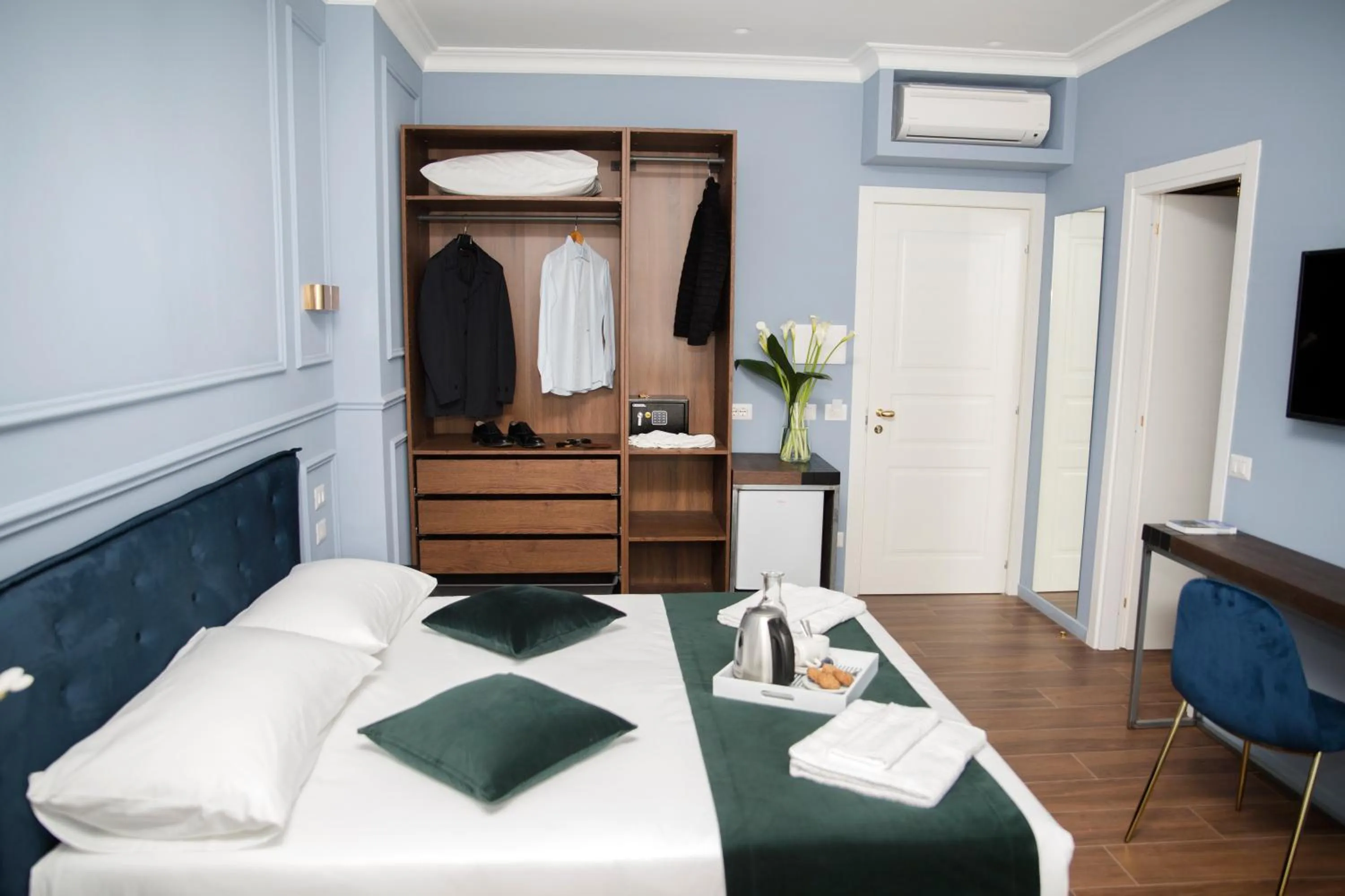 Photo of the whole room, Bed in Unicum Roma Suites