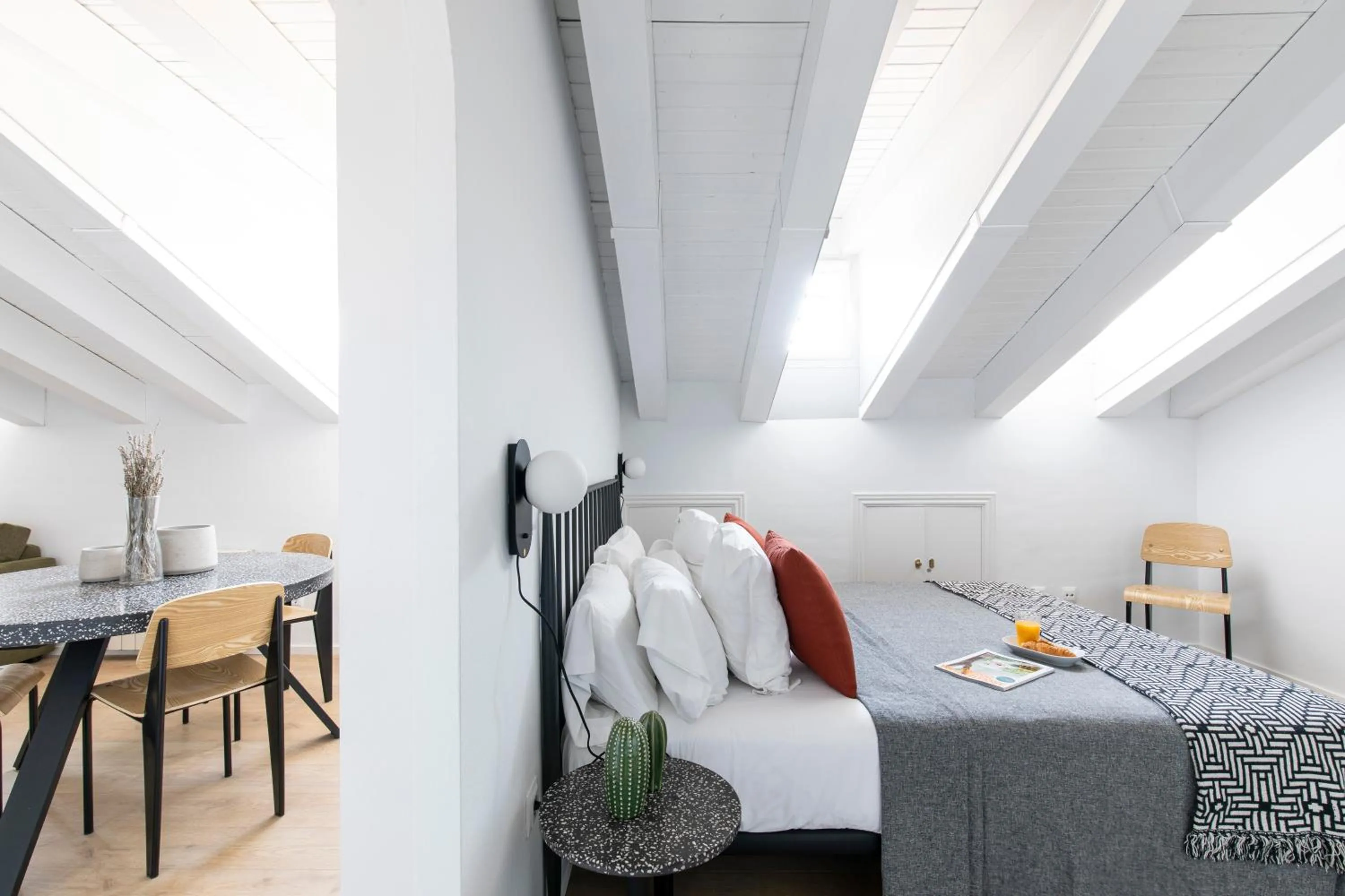 Dining area in Aspasios Calle Mayor Apartments