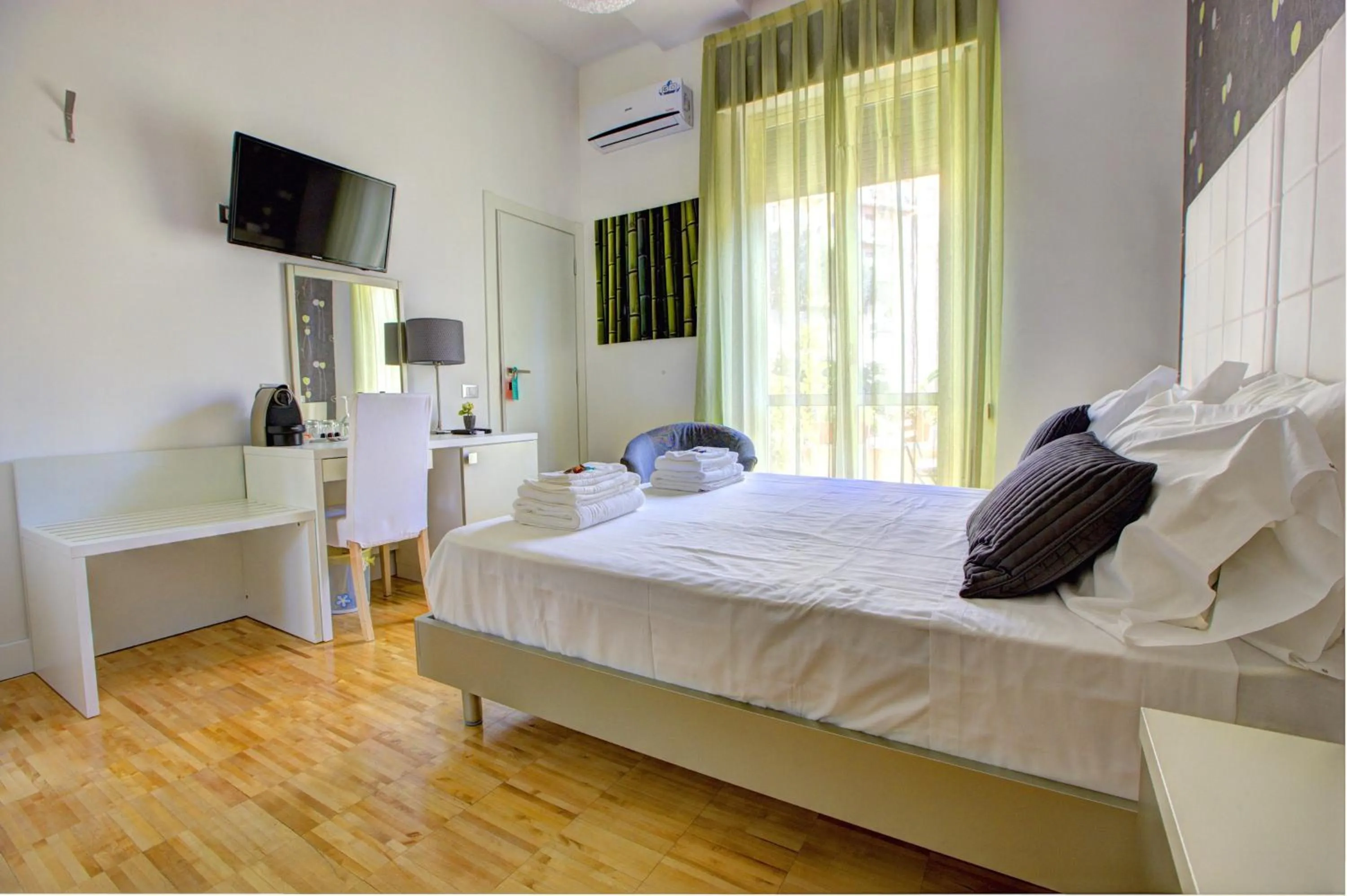 TV and multimedia, Bed in B&B Pellicano Guest House