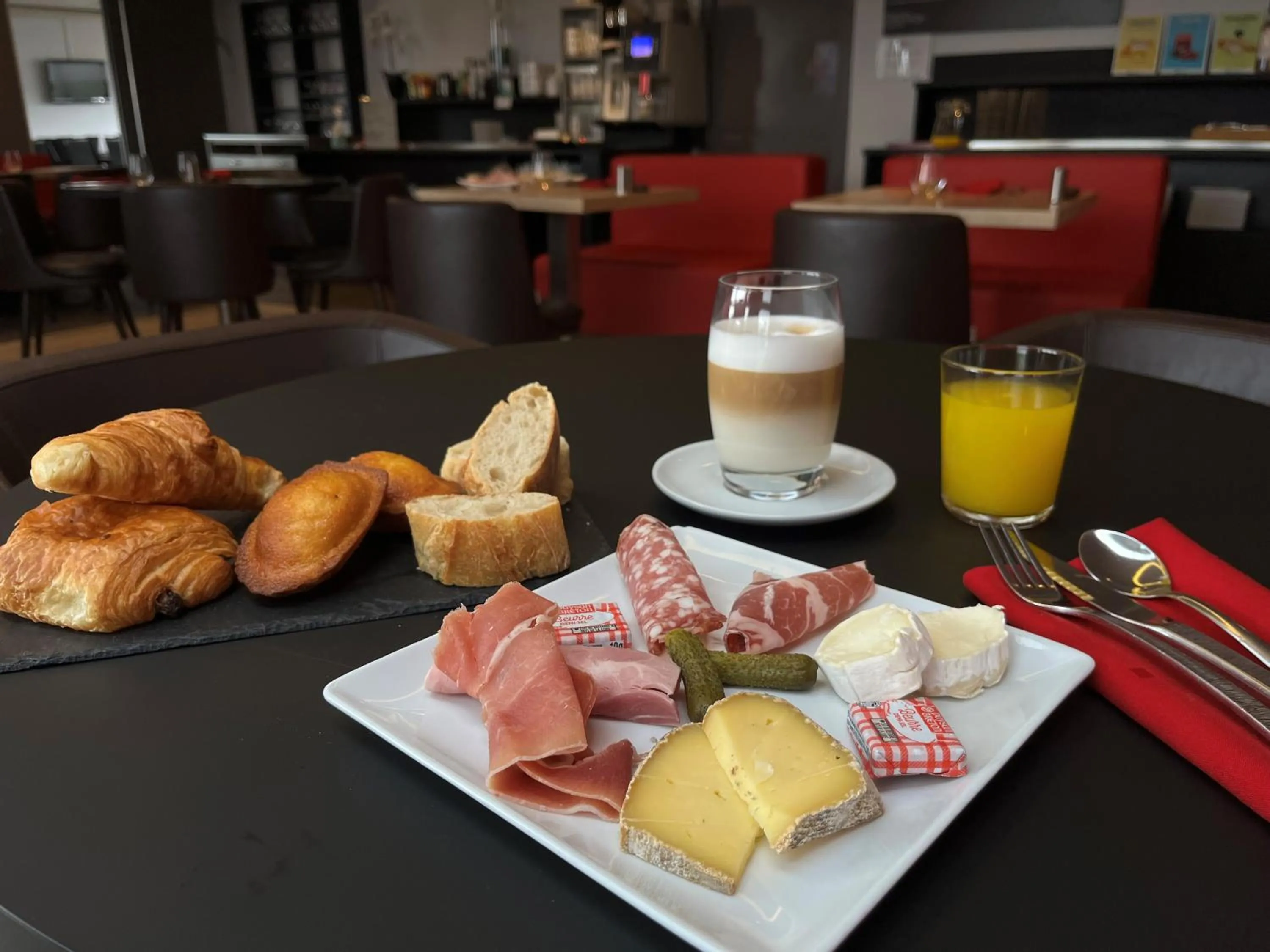 Breakfast in Brit Hotel Quimper Nord