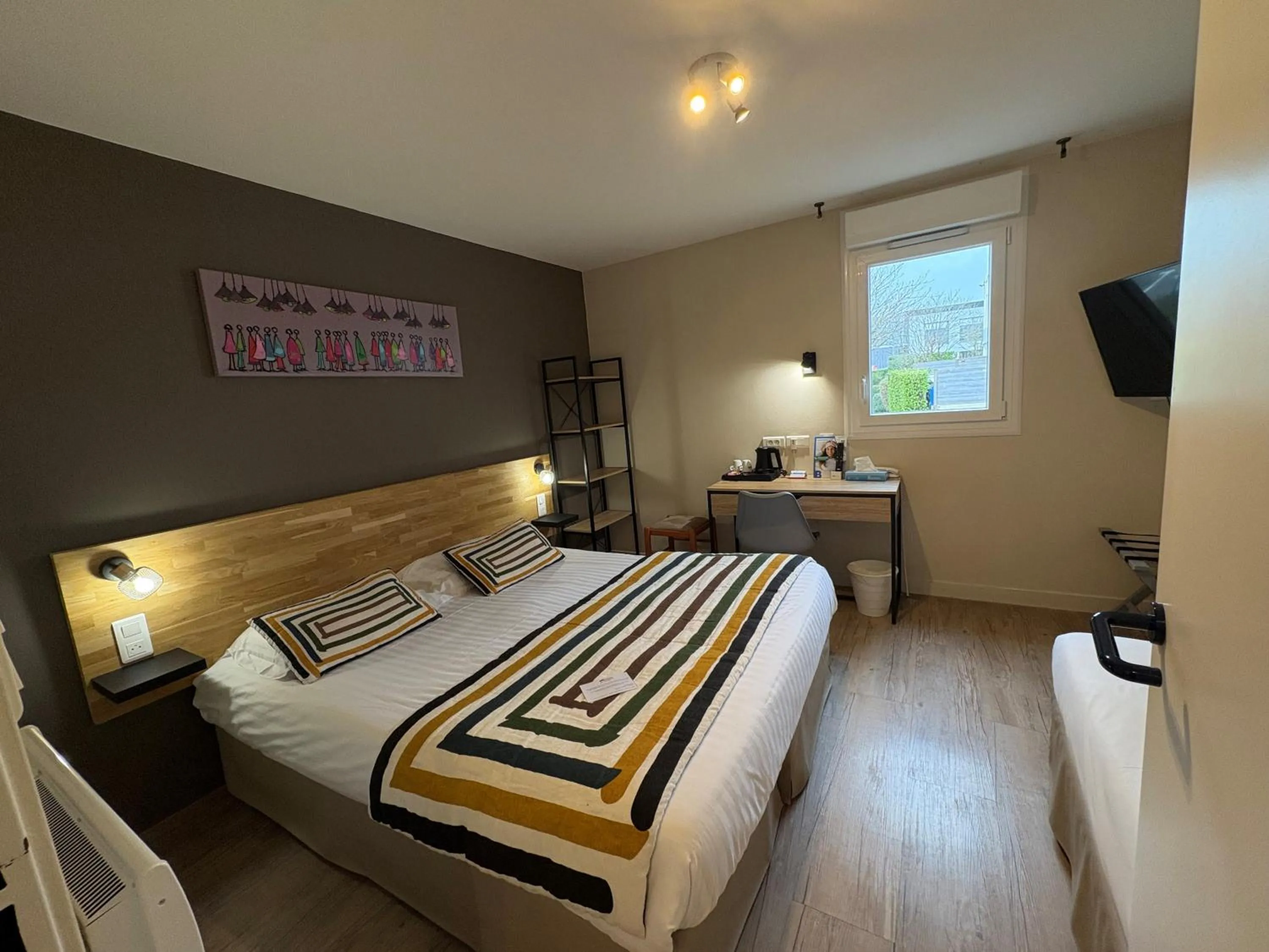 Bed in Brit Hotel Quimper Nord