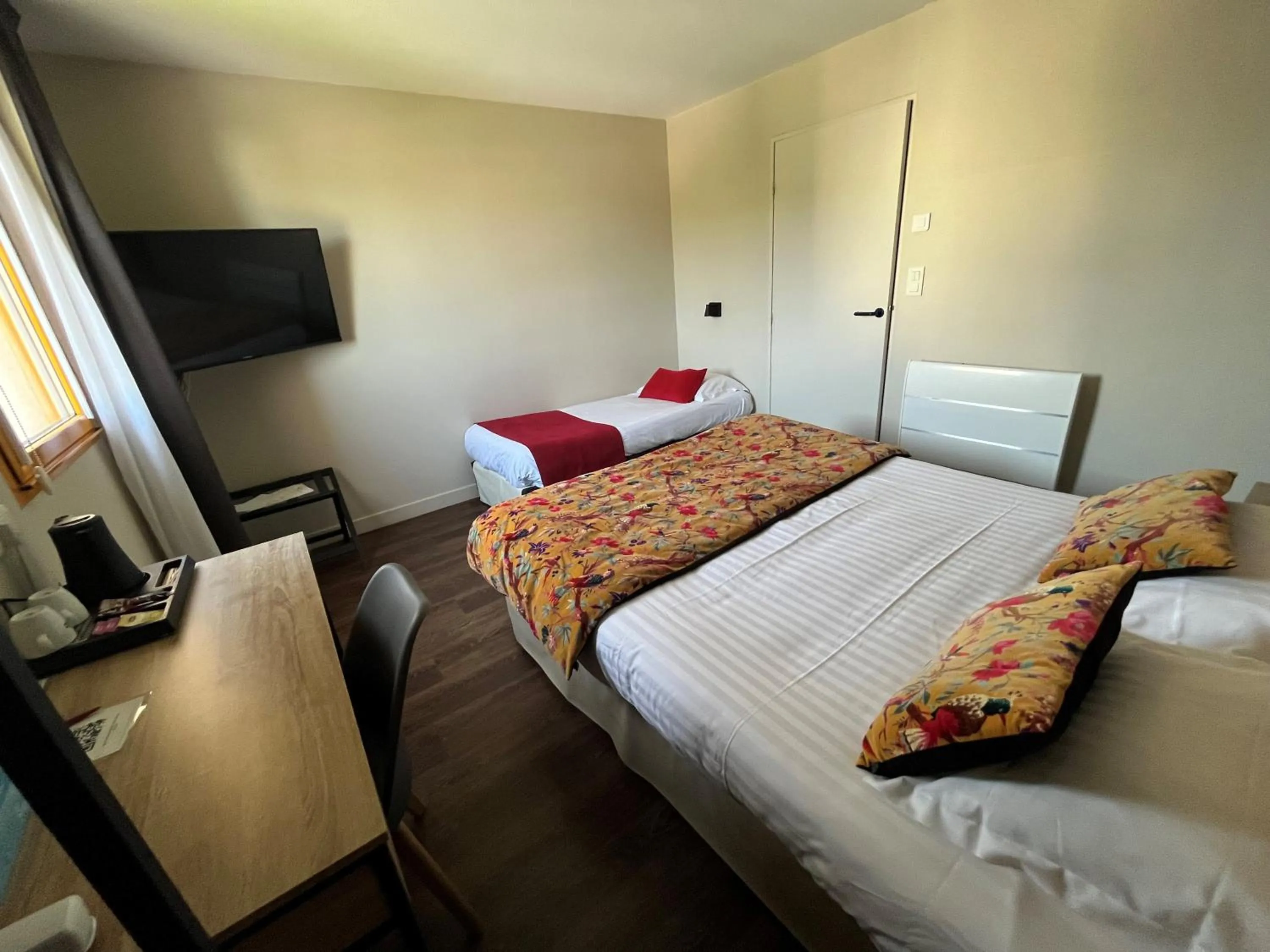 Bed in Brit Hotel Quimper Nord