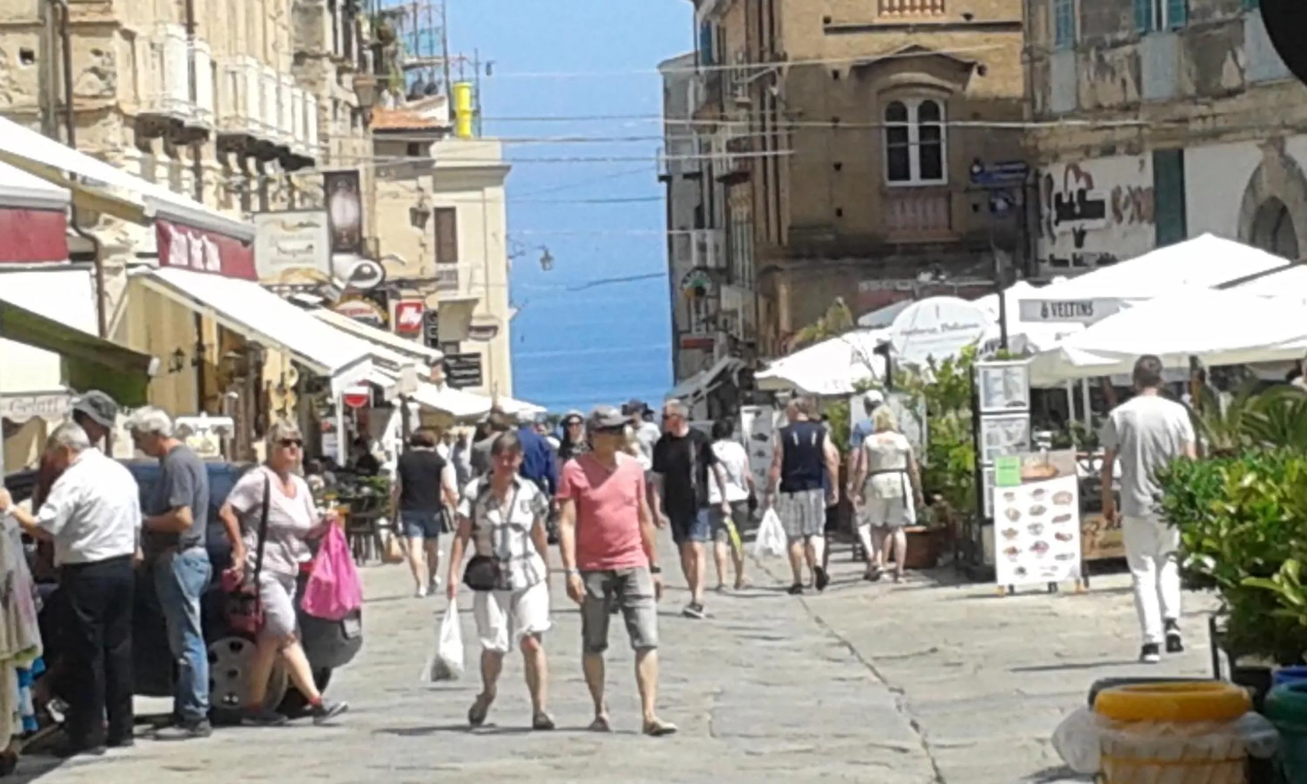 Restaurant/places to eat in OLYMPUS ROOM