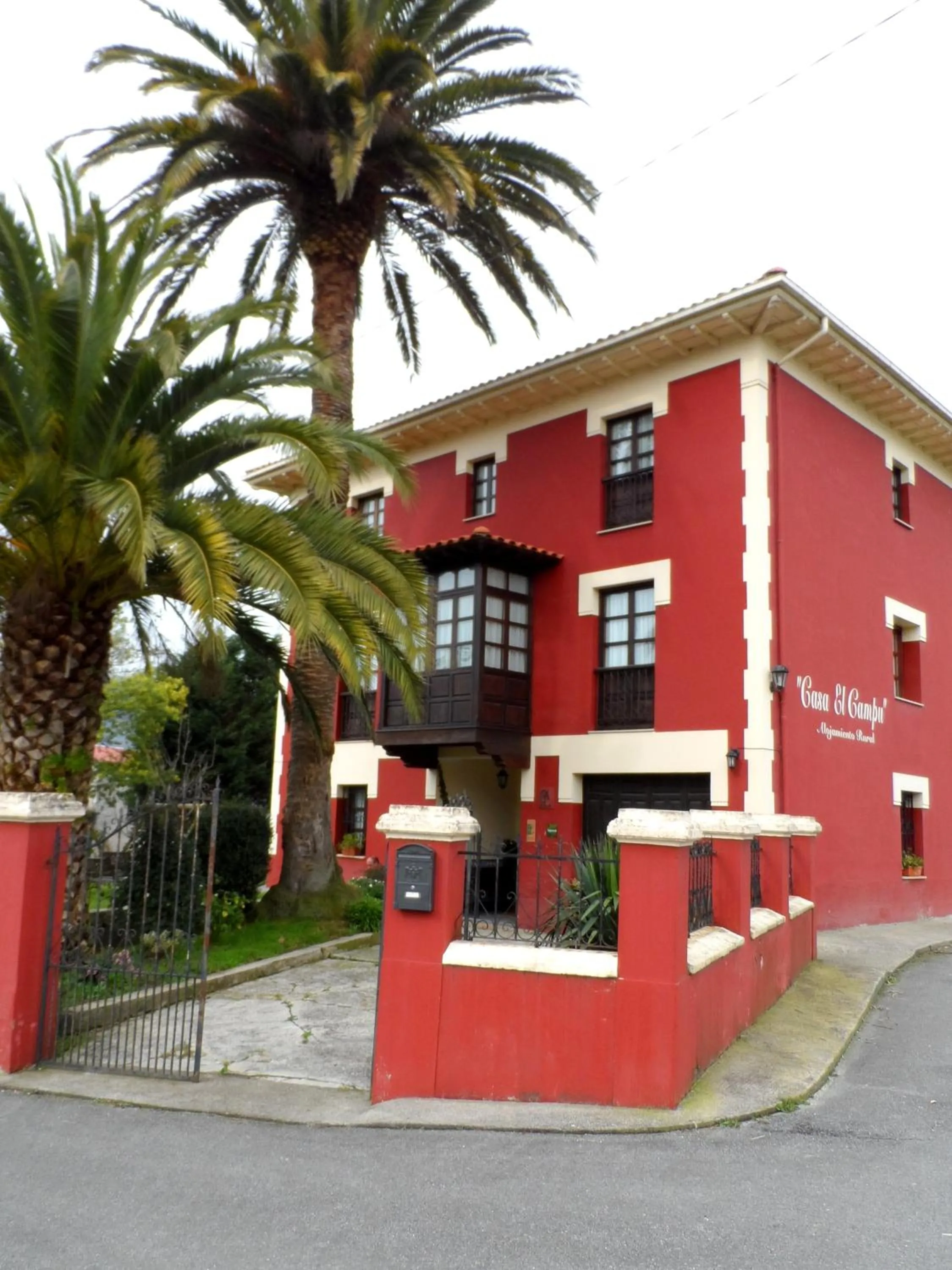 Facade/entrance in Casa El Campu