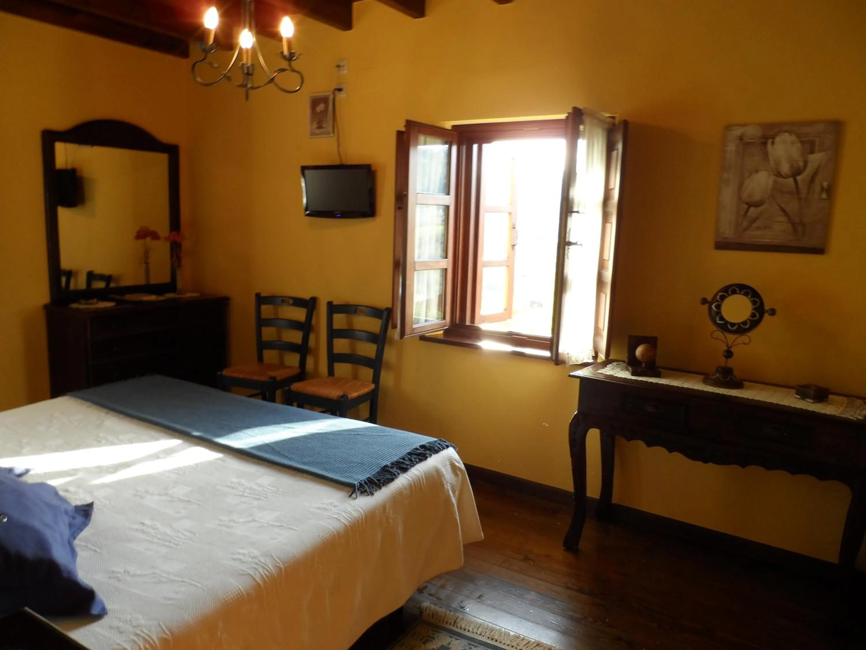 Photo of the whole room, Bed in Casa El Campu