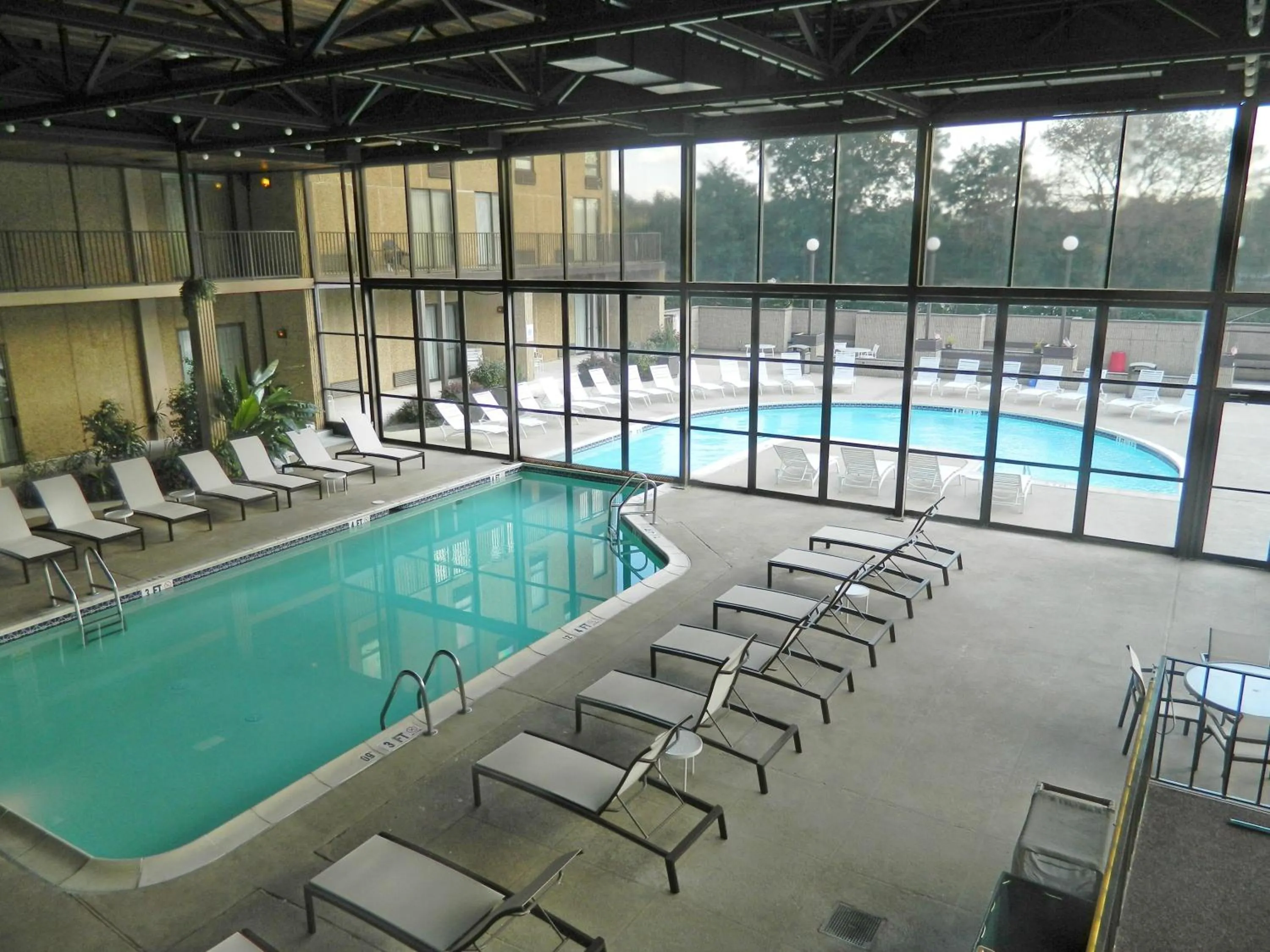 Swimming pool in Radisson Hotel Philadelphia Northeast
