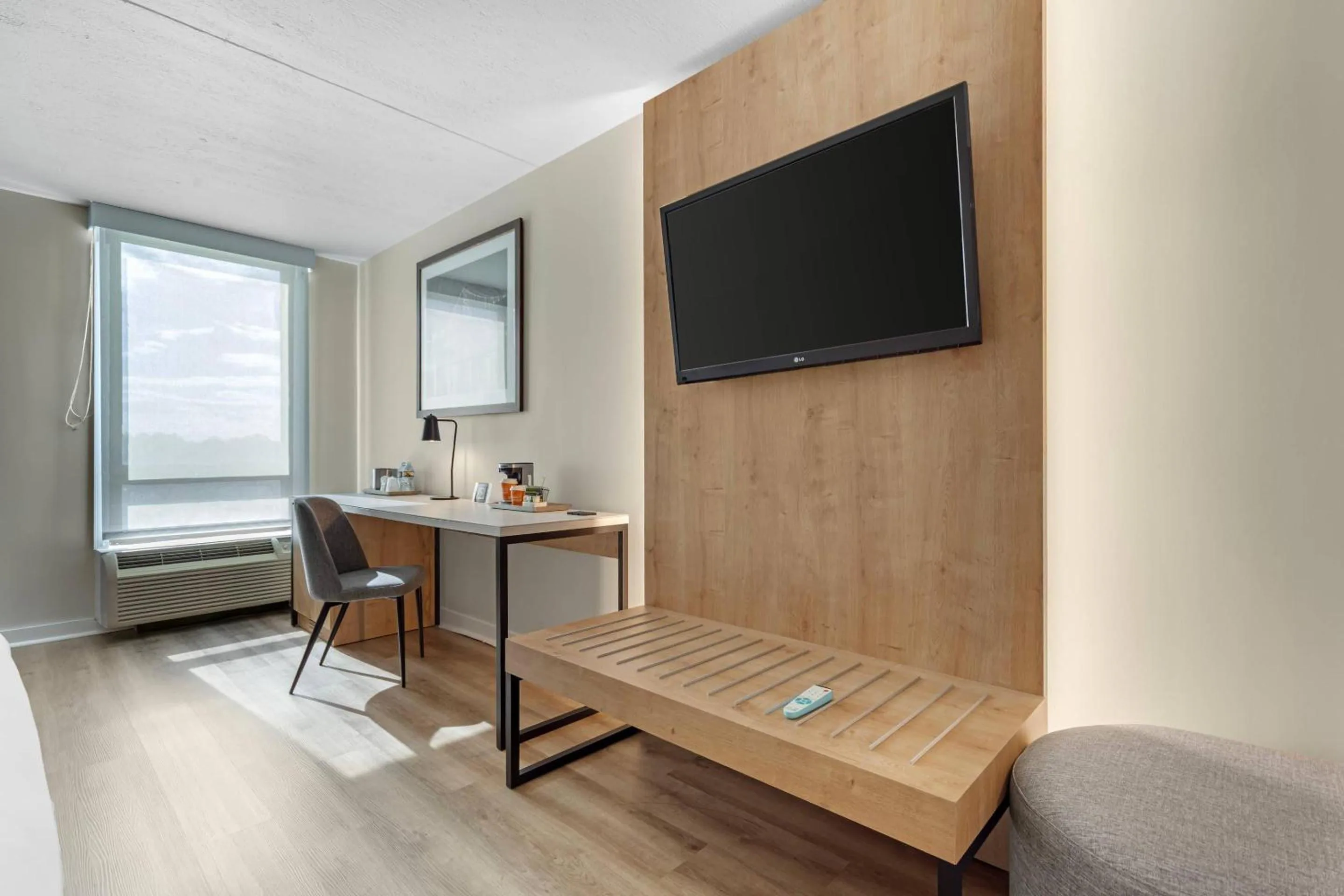 King Room - Disability Access/Non-Smoking in Radisson Hotel Philadelphia Northeast