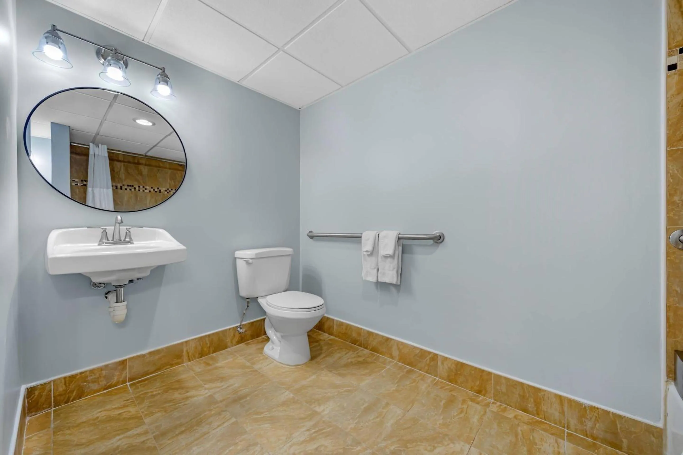 Bedroom in Radisson Hotel Philadelphia Northeast