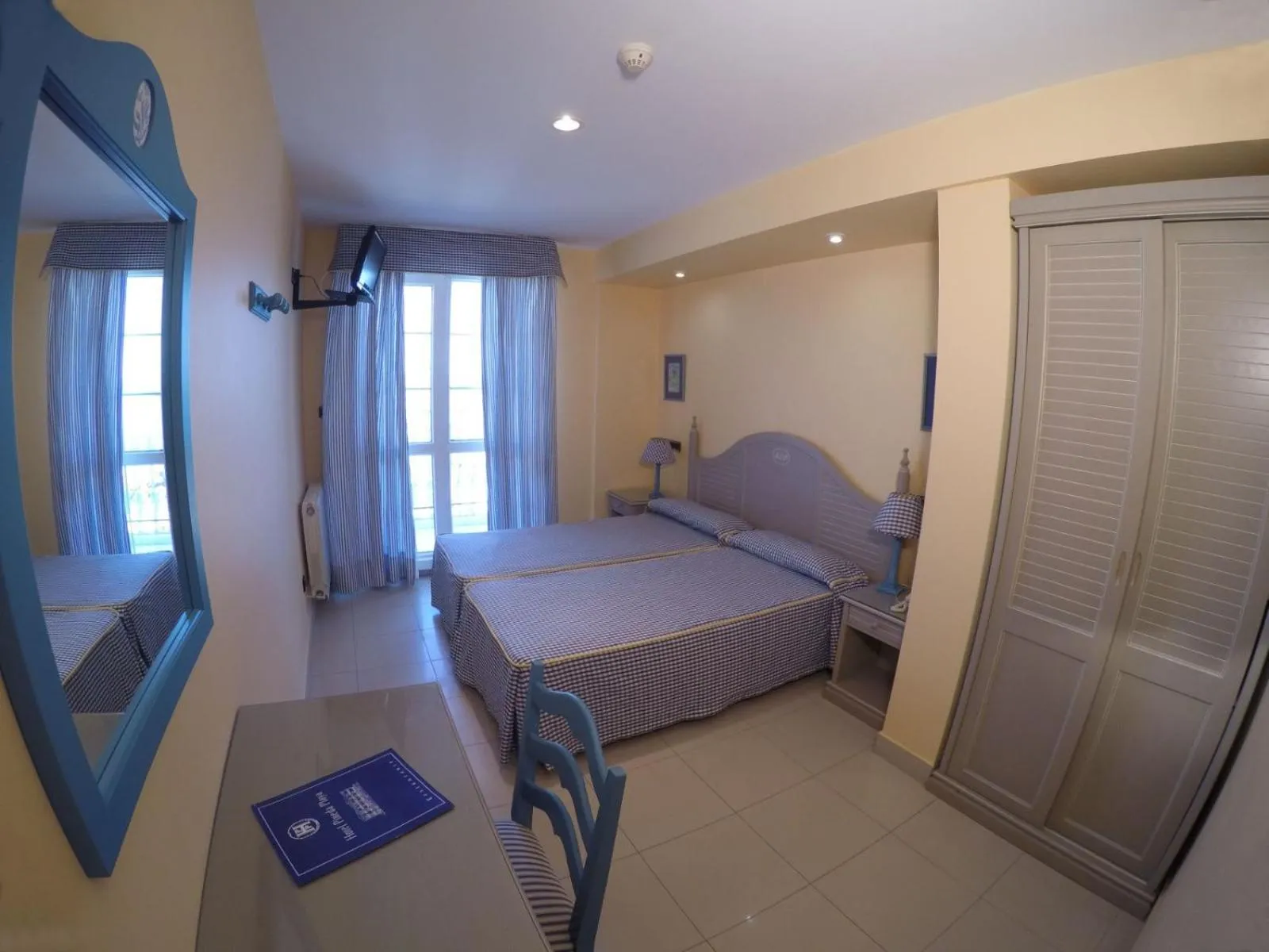 Photo of the whole room, Bed in Hotel Pineda Playa