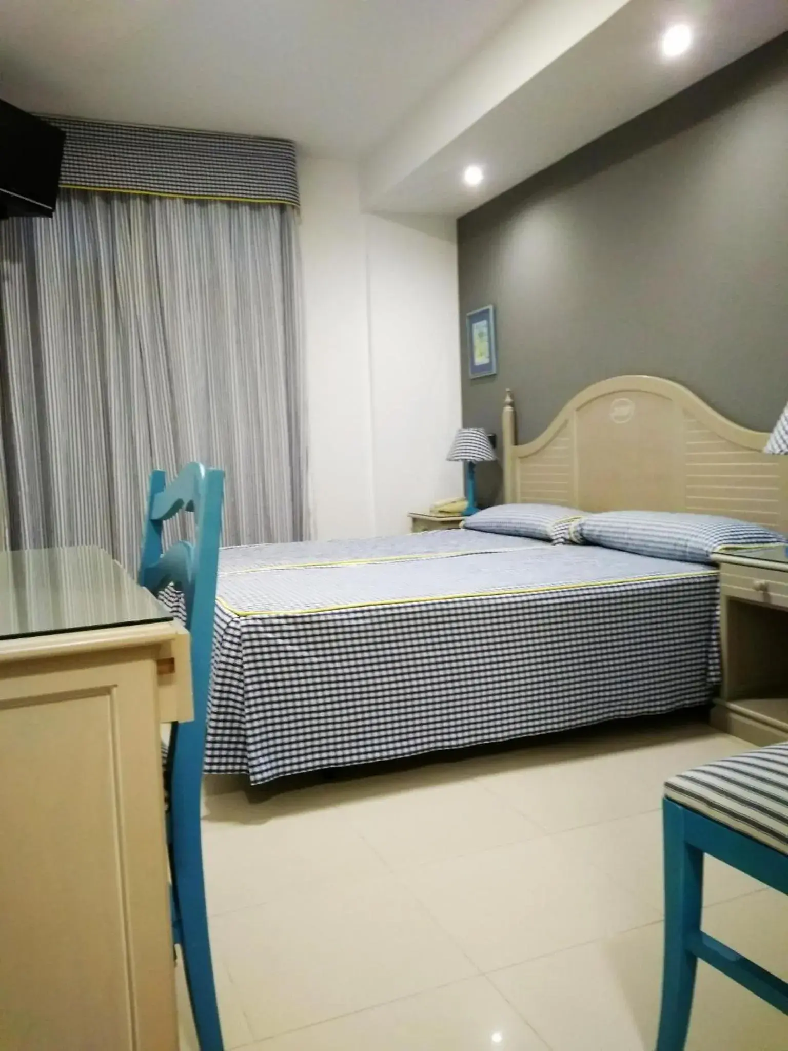 Twin Room with Sea View in Hotel Pineda Playa Twin Room with Sea View in Hotel Pineda Playa