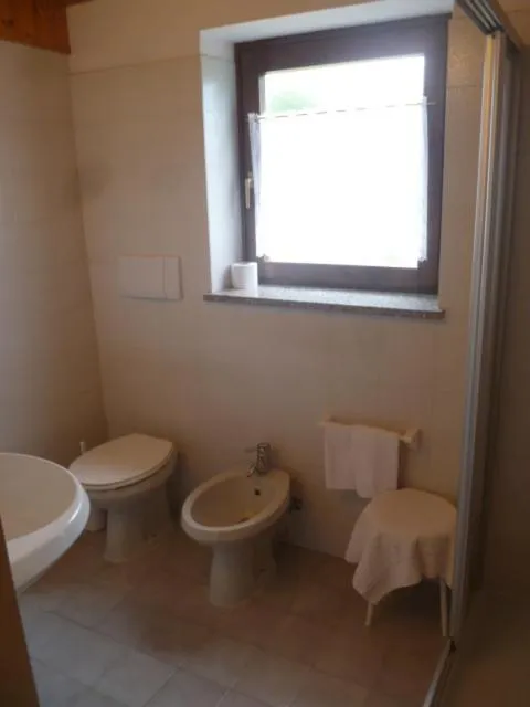 Bathroom in Albergo Negritella