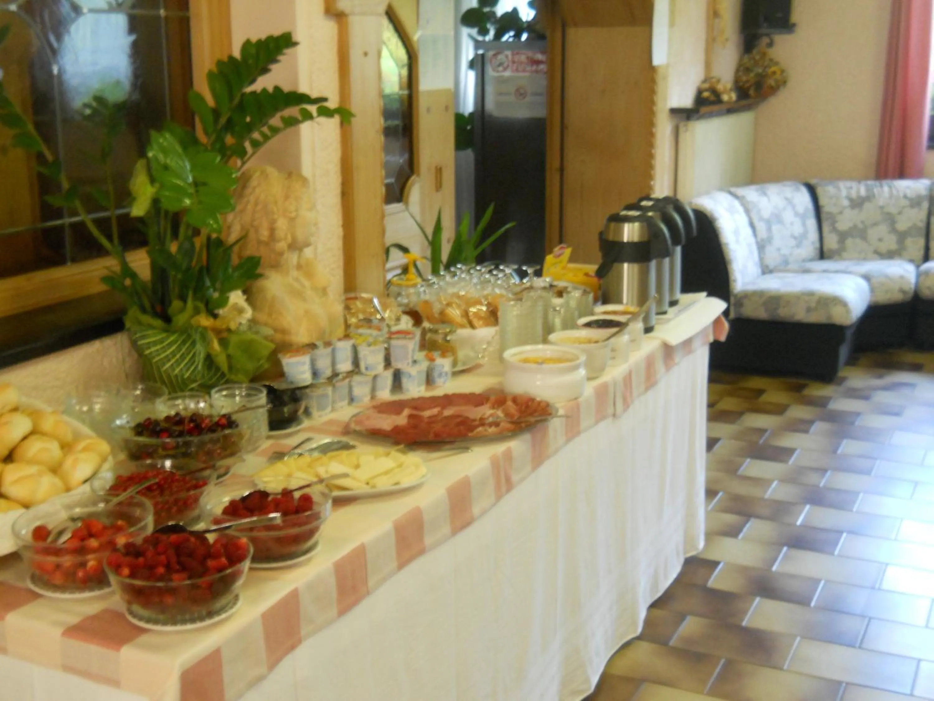 Buffet breakfast in Albergo Negritella