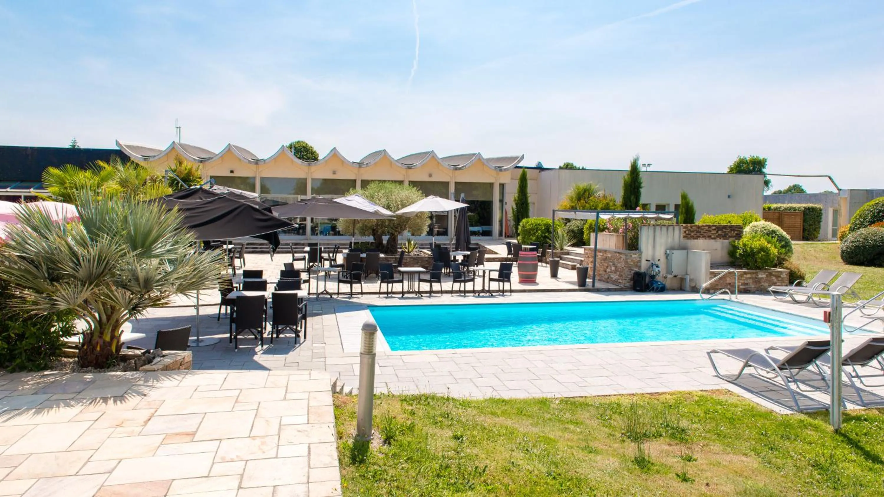 Patio in Brit Hotel Nantes Vigneux - L'Atlantel