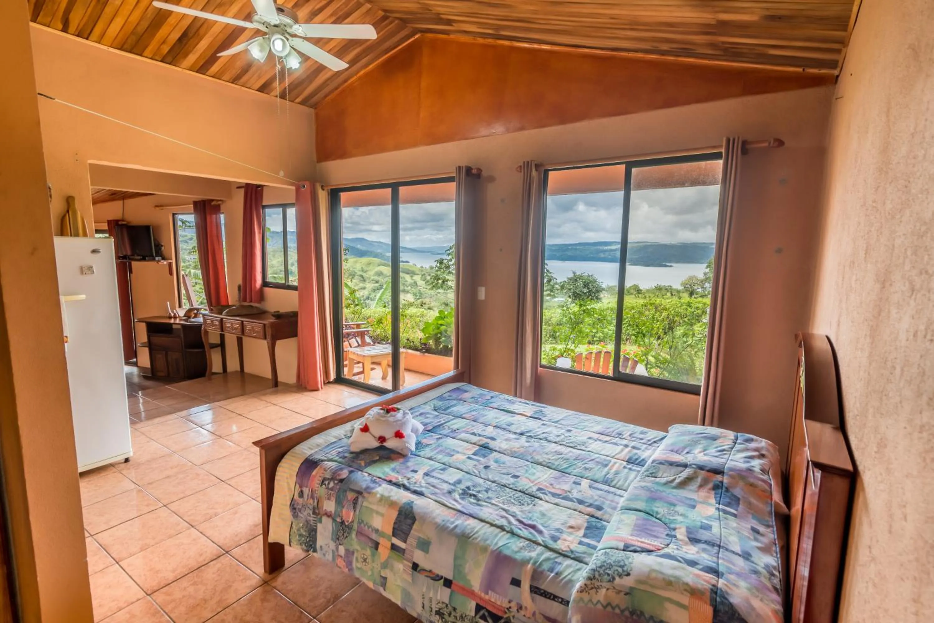 Balcony/Terrace, Bed in Hotel Nepenthe B&B
