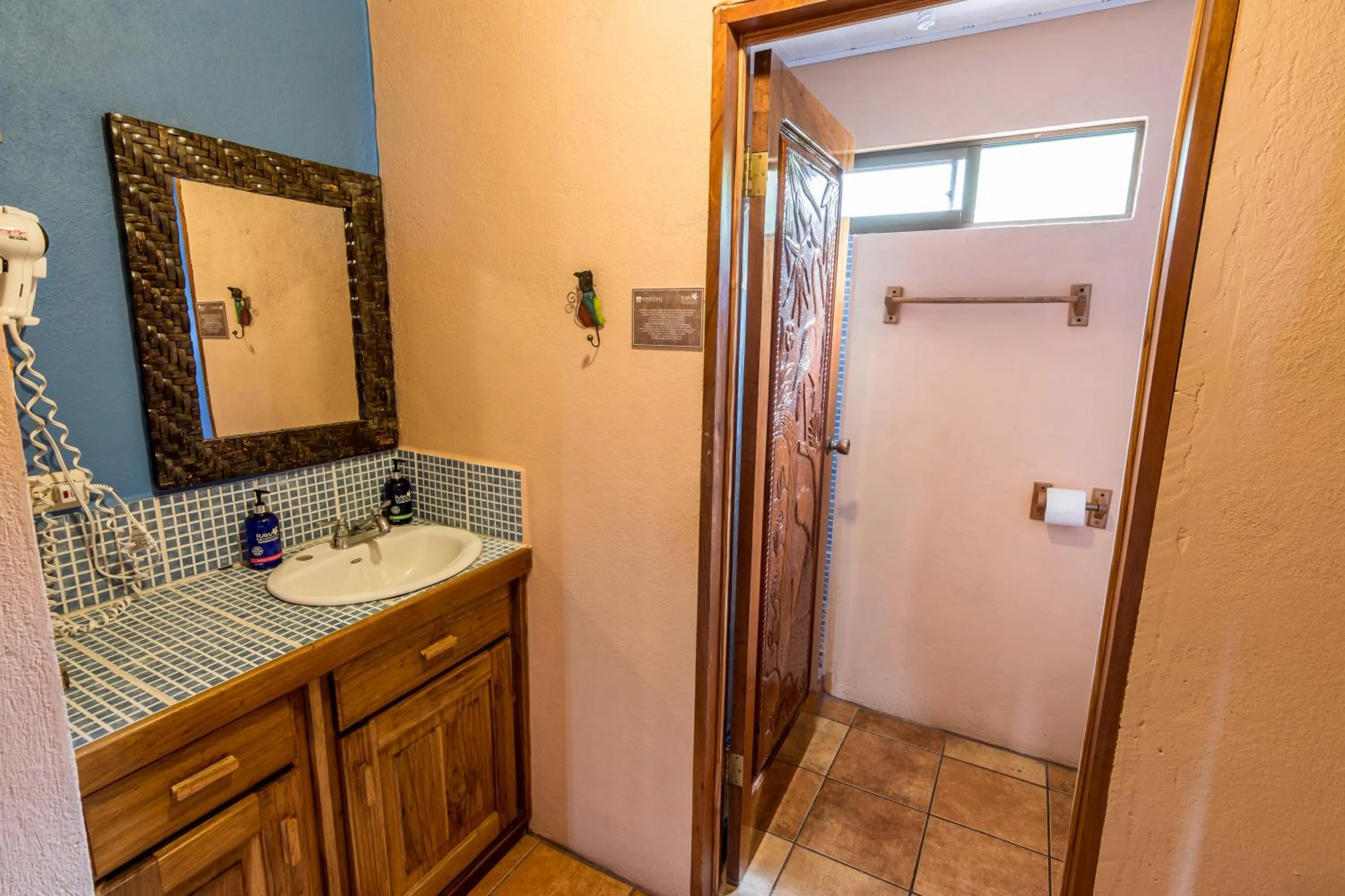 Bathroom in Hotel Nepenthe B&B