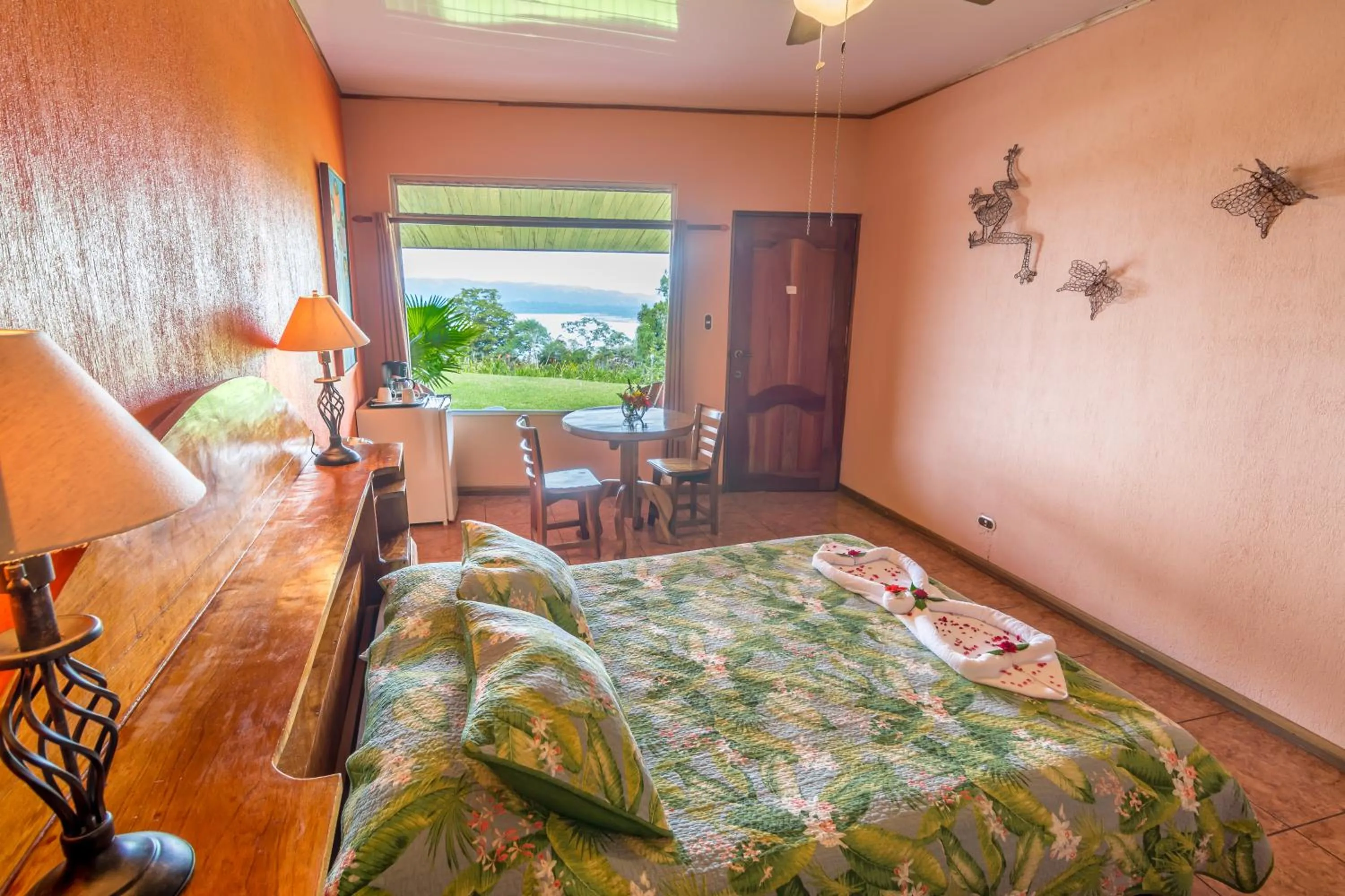 Photo of the whole room, Bed in Hotel Nepenthe B&B