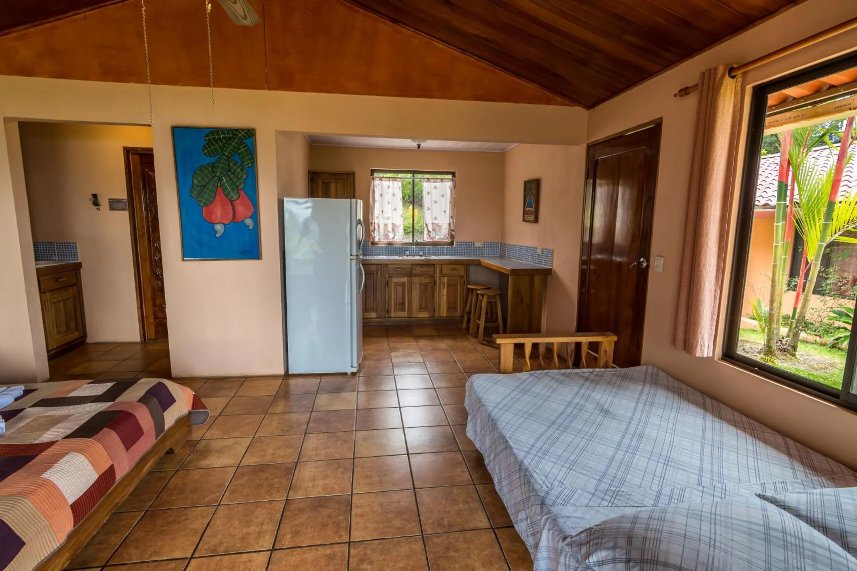 Kitchen or kitchenette, Bed in Hotel Nepenthe B&B