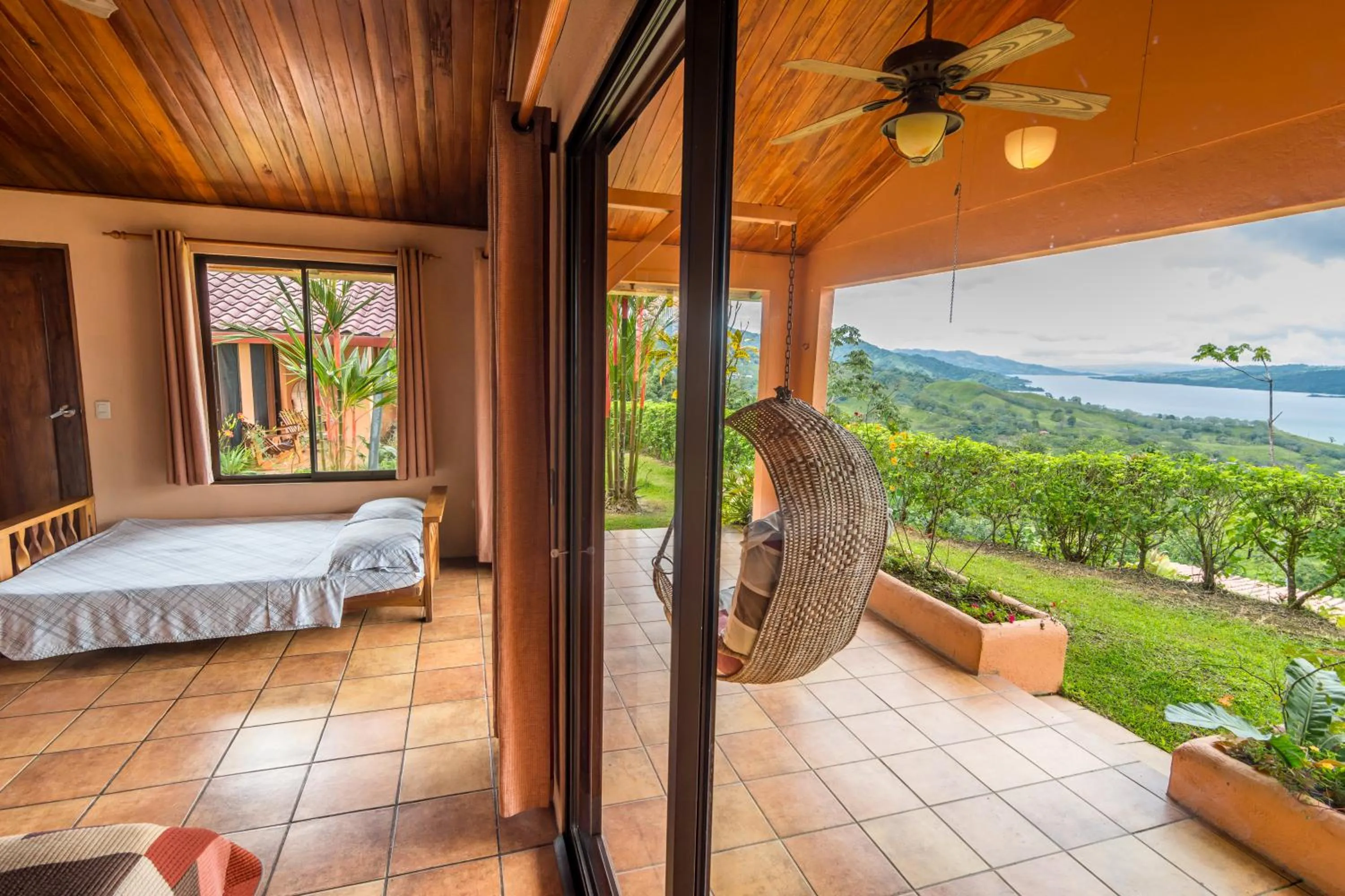 Garden, Bed in Hotel Nepenthe B&B