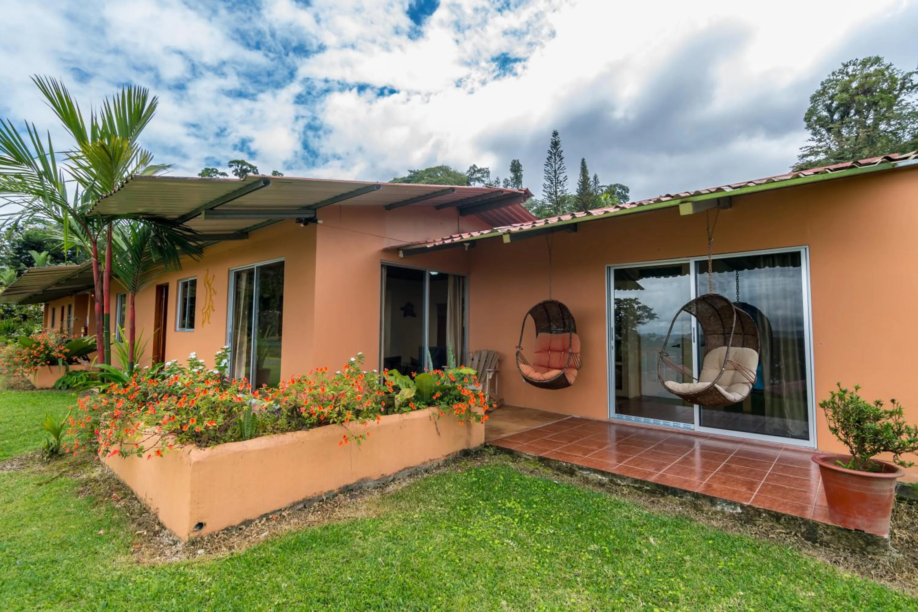 Property building in Hotel Nepenthe B&B