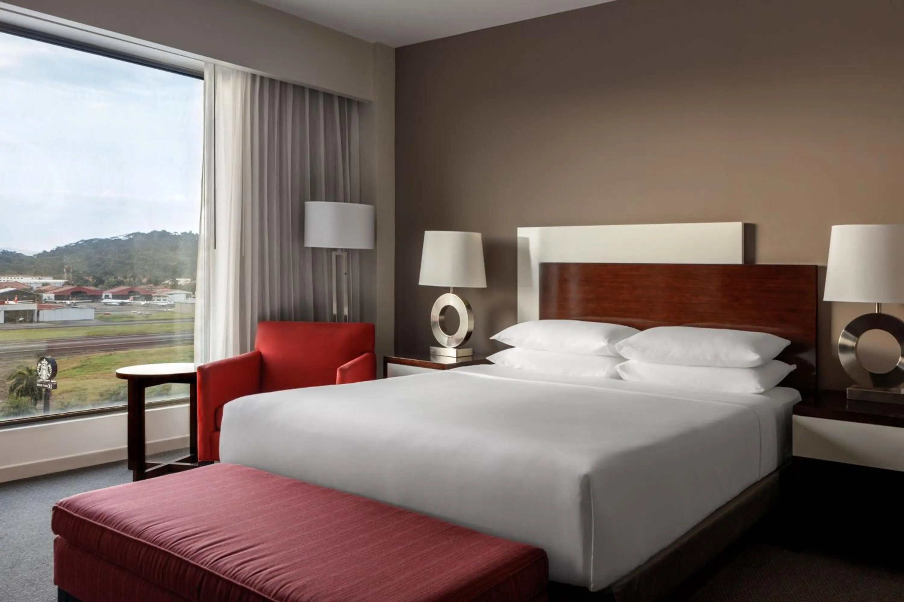 Photo of the whole room, Bed in Marriott Panama Hotel - Albrook