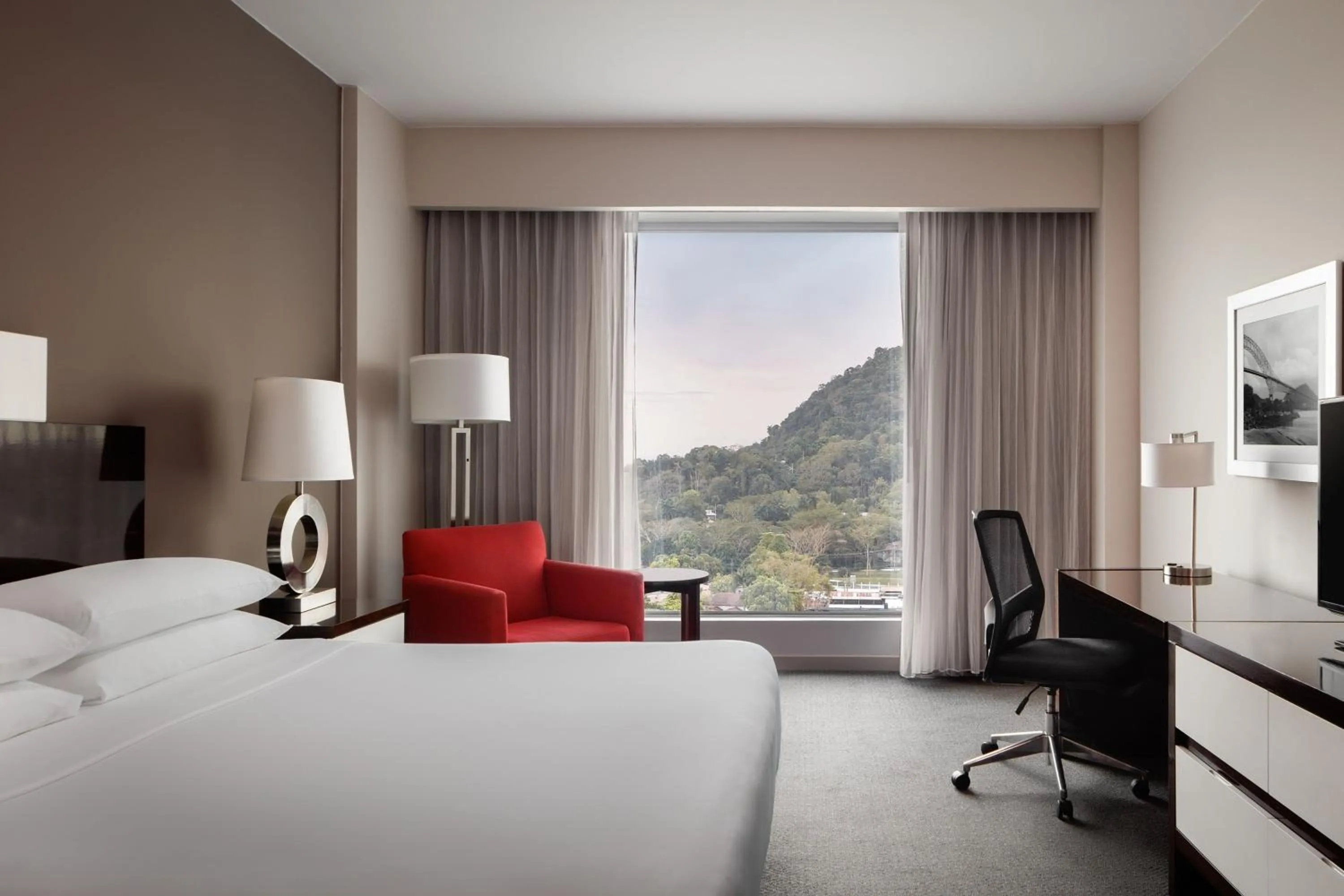 Photo of the whole room, Bed in Marriott Panama Hotel - Albrook