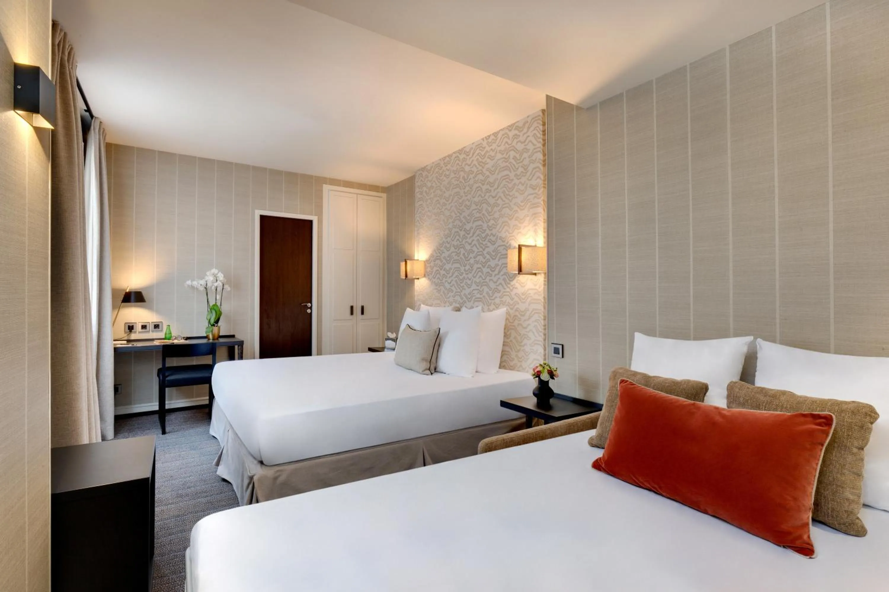 Bedroom, Bed in Le Senat