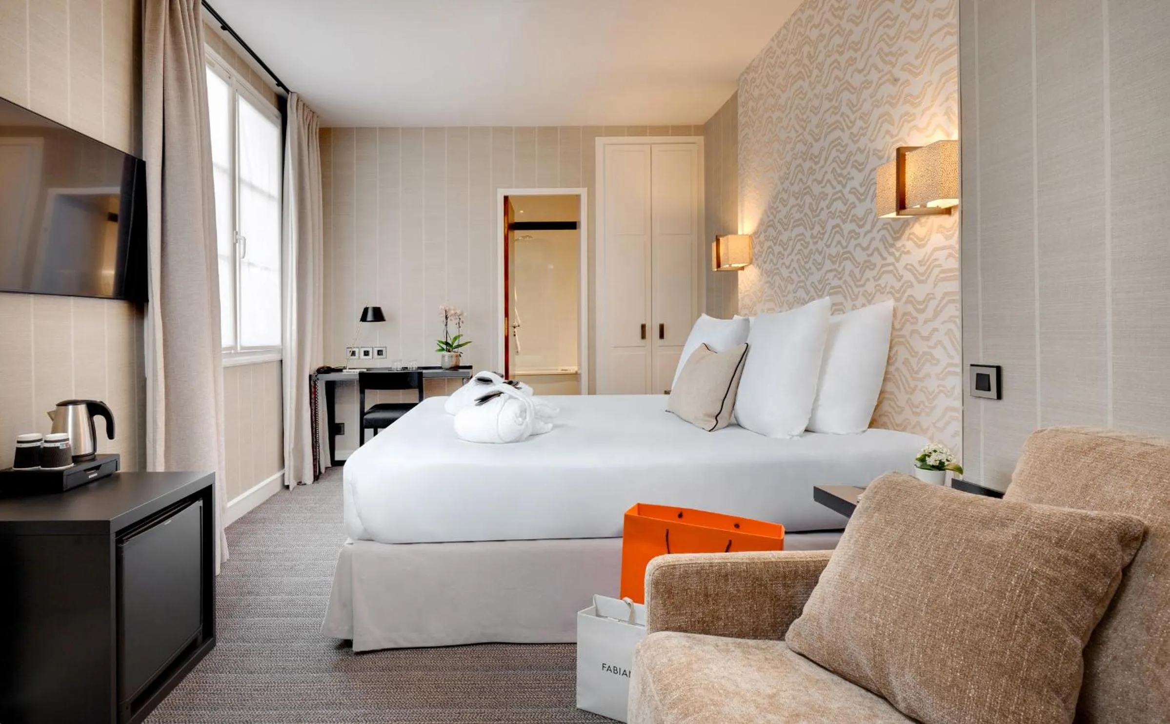 Bedroom, Bed in Le Senat