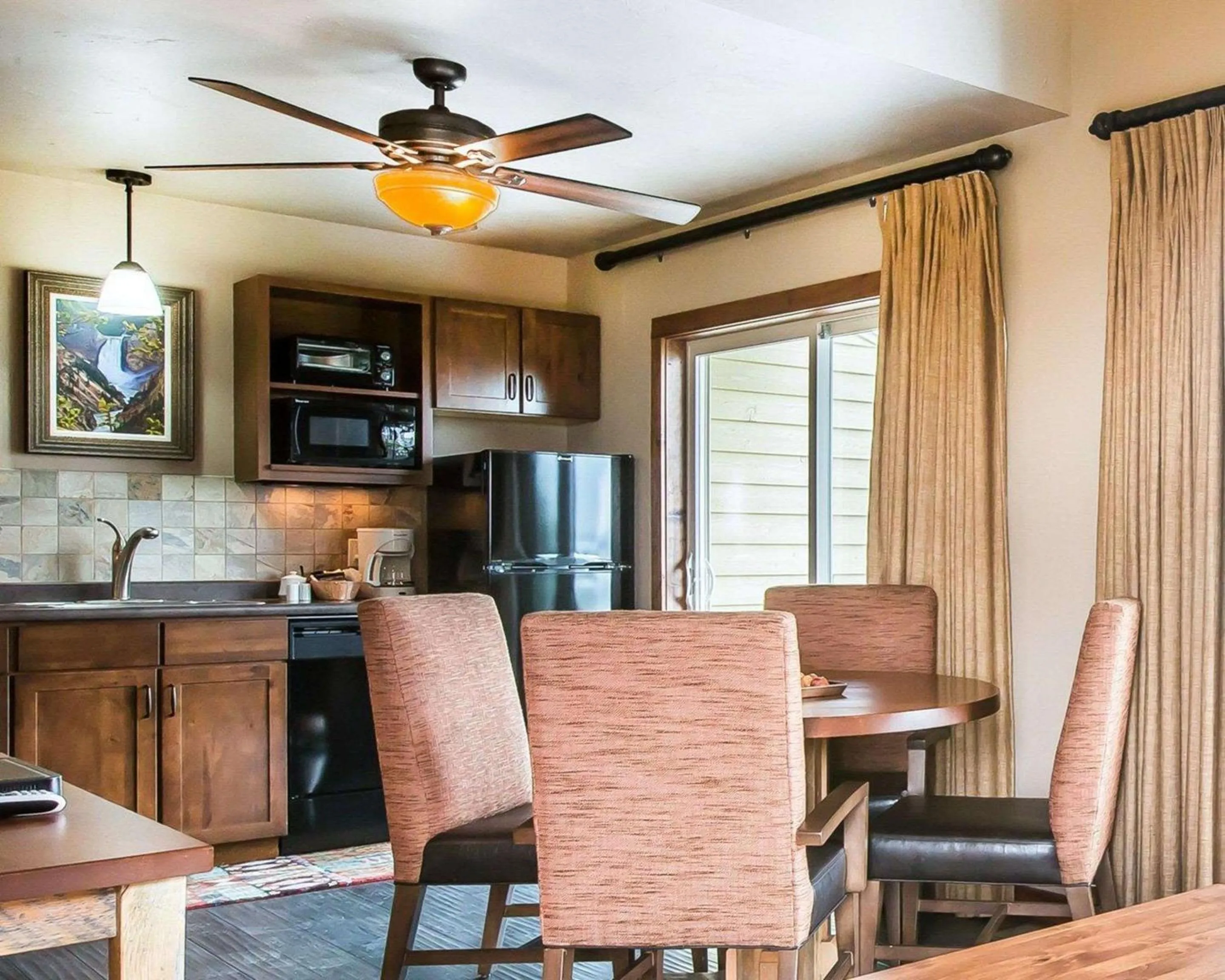 Bedroom in Yellowstone Valley Lodge, an Ascend Collection Hotel