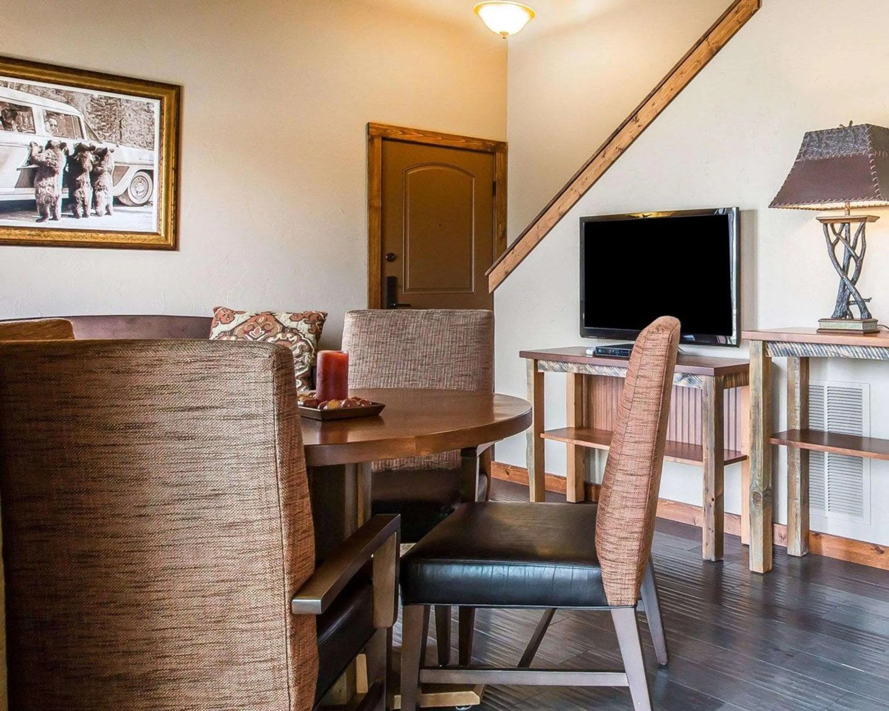 Bedroom in Yellowstone Valley Lodge, an Ascend Collection Hotel