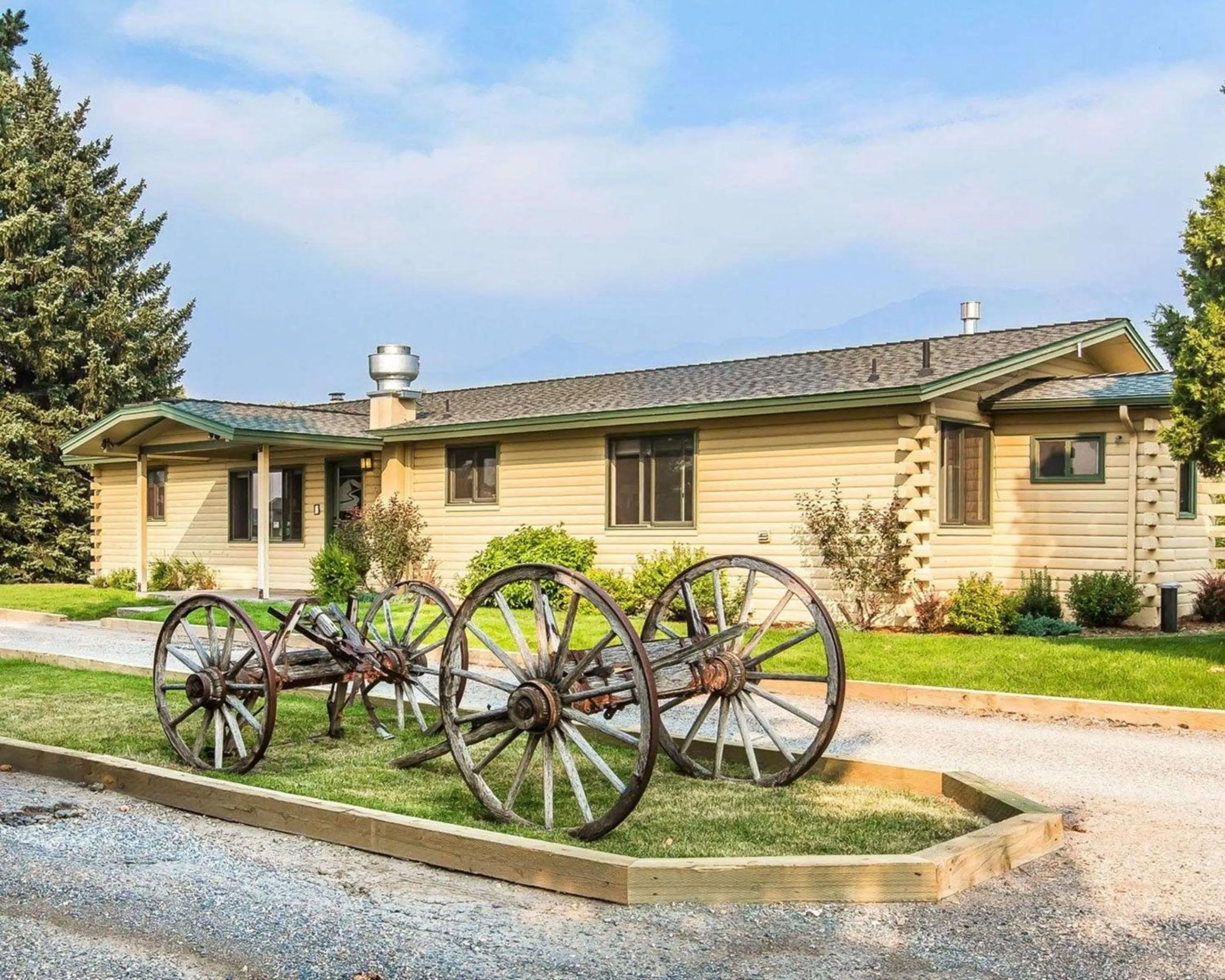 Property building in Yellowstone Valley Lodge, an Ascend Collection Hotel
