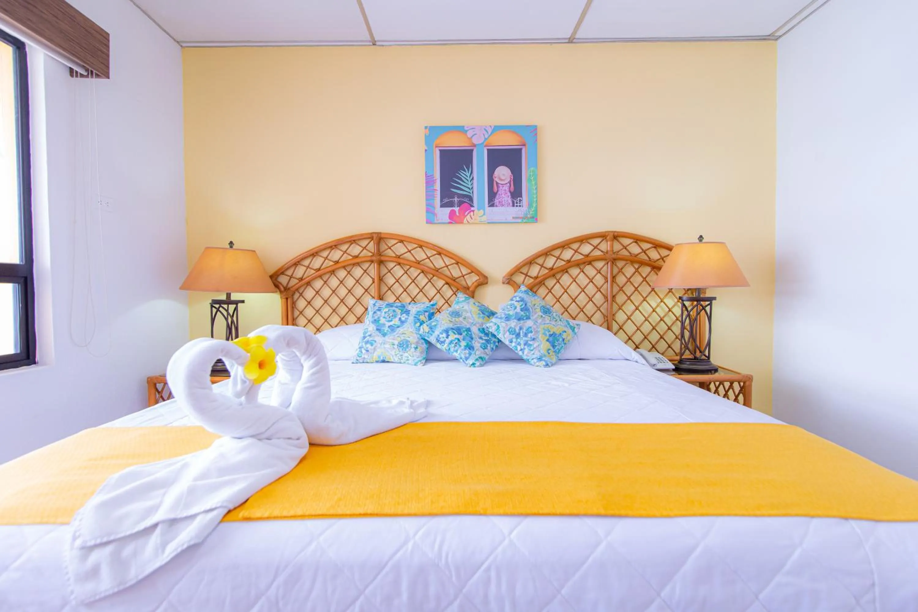 Non alcoholic drinks, Bed in Hotel Santana