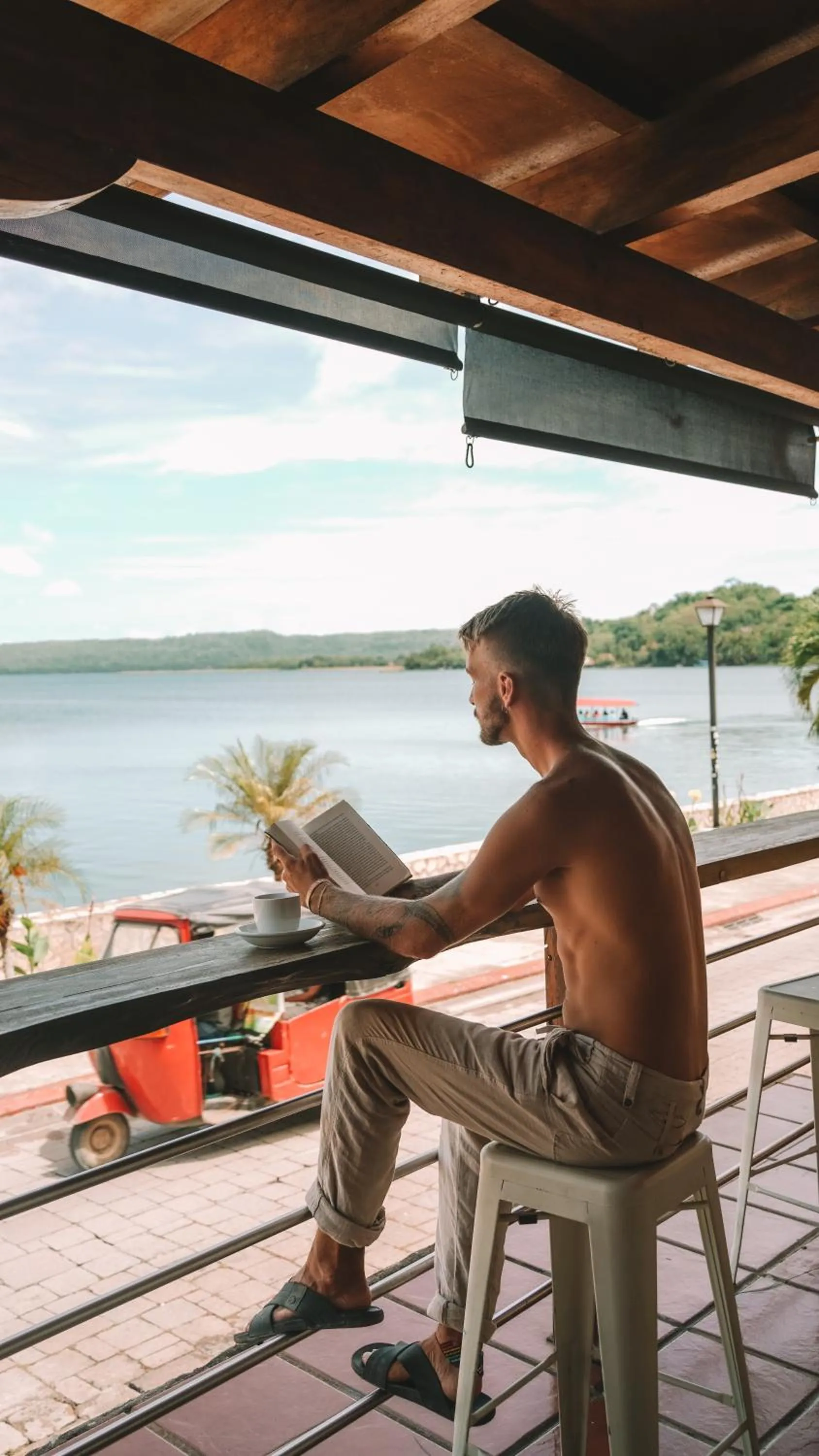 Restaurant/places to eat in Hotel Santana