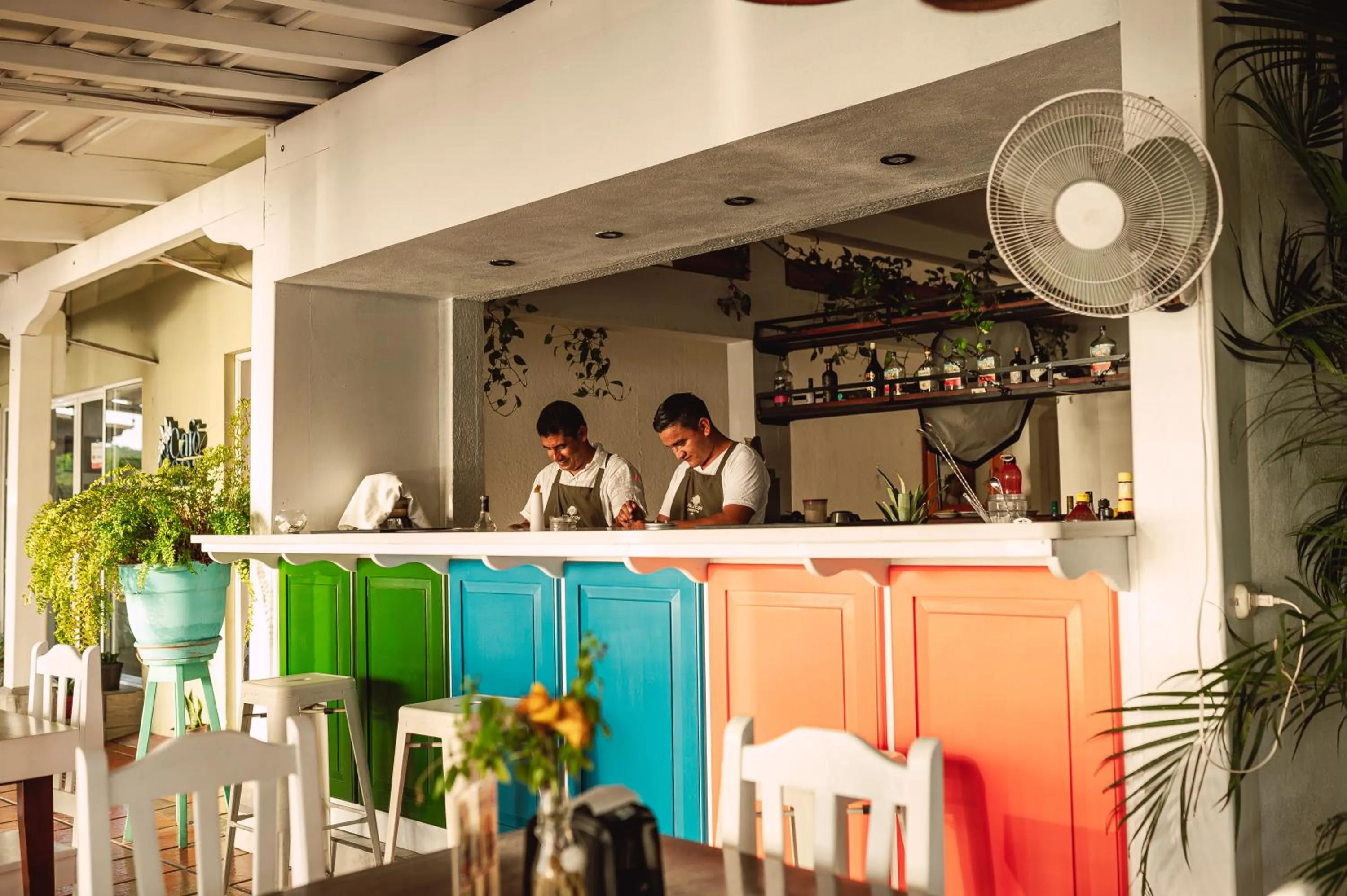 Restaurant/places to eat in Hotel Santana