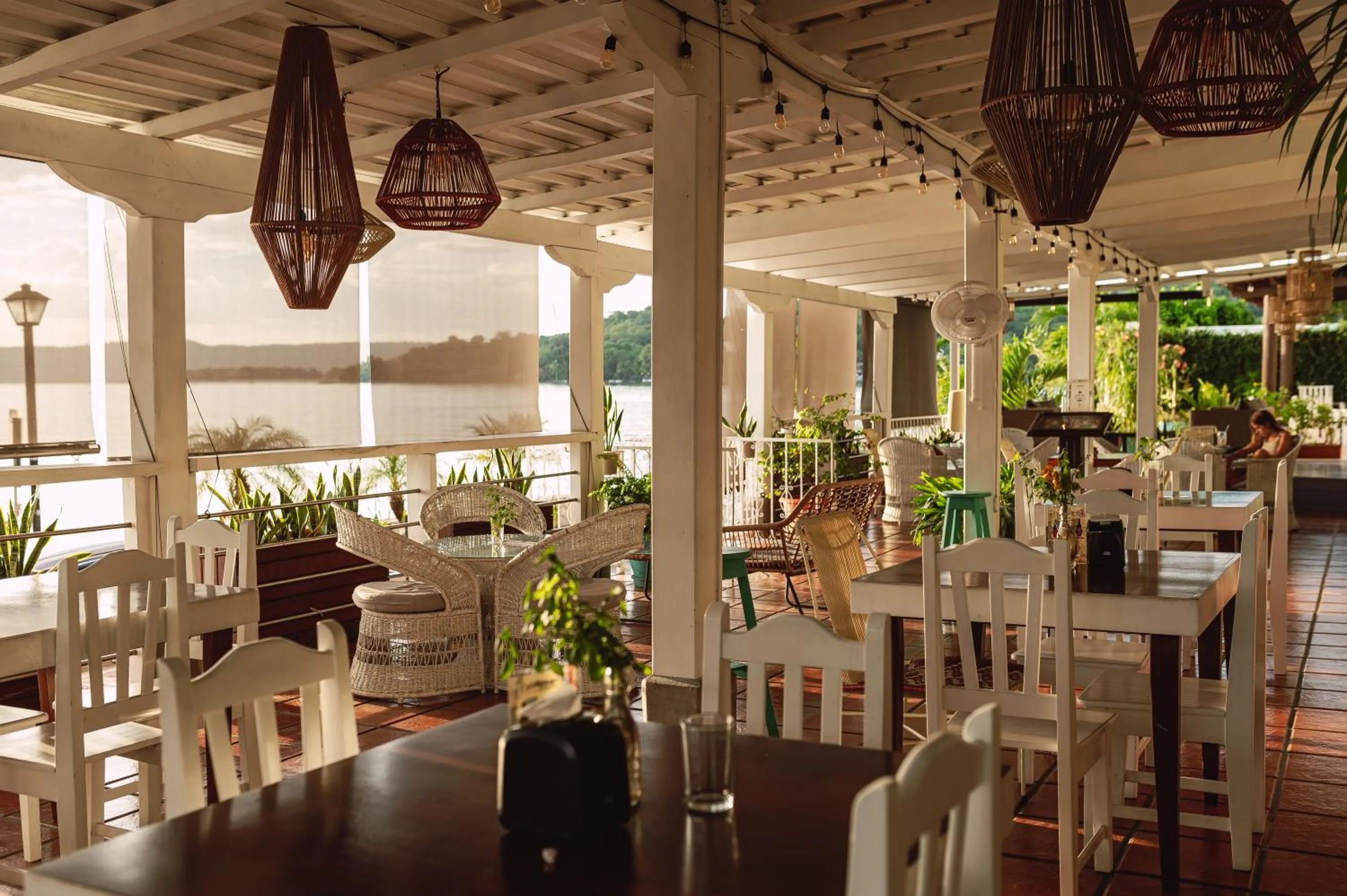 Restaurant/places to eat in Hotel Santana