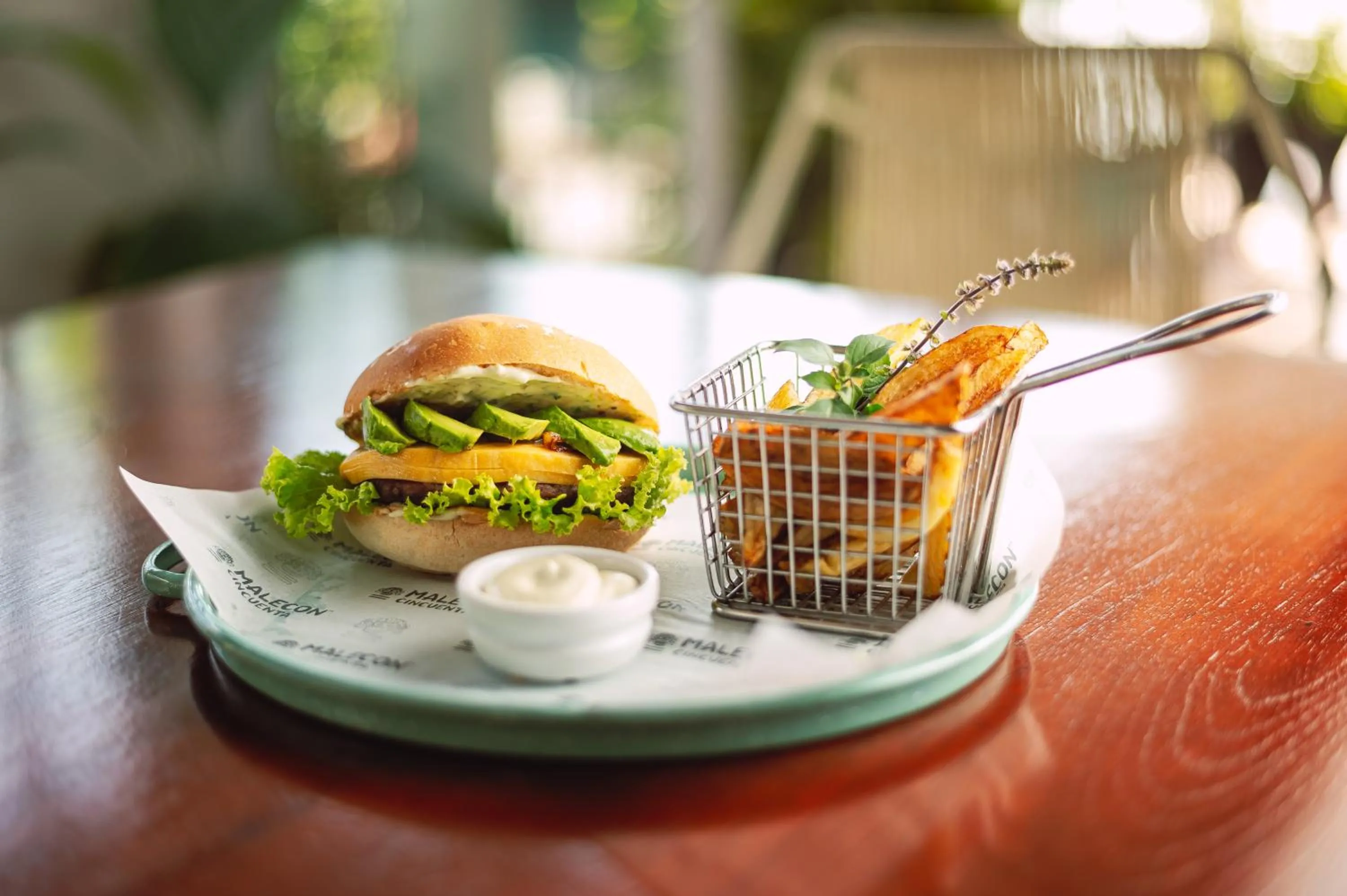 Restaurant/places to eat in Hotel Santana