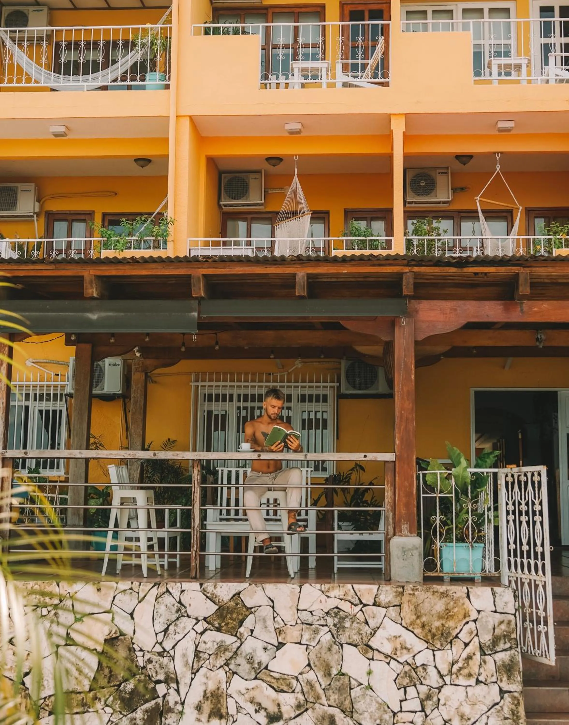 Restaurant/places to eat in Hotel Santana