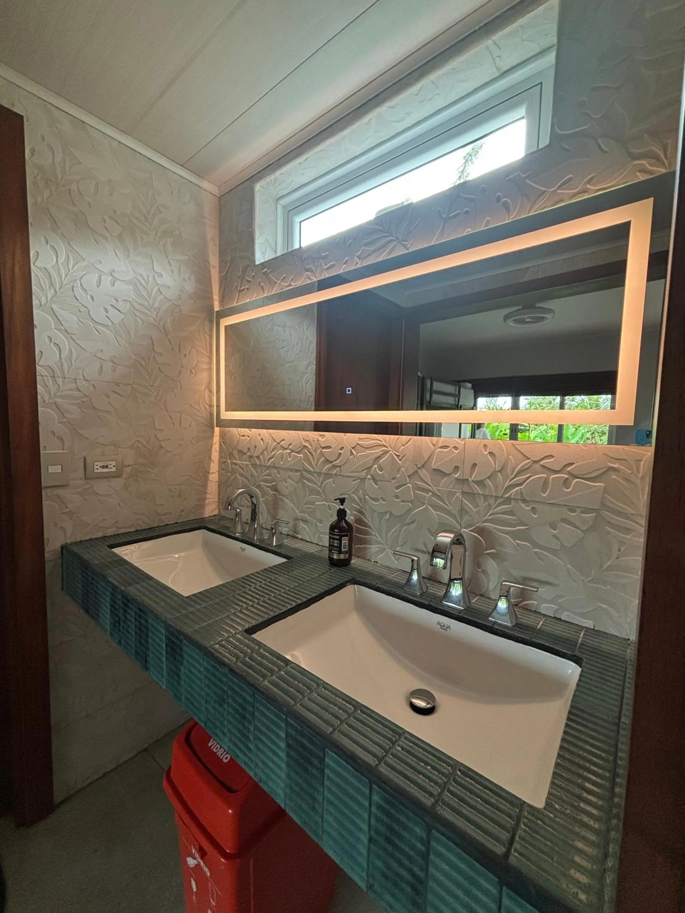 Property building in Arenal Backpackers Resort