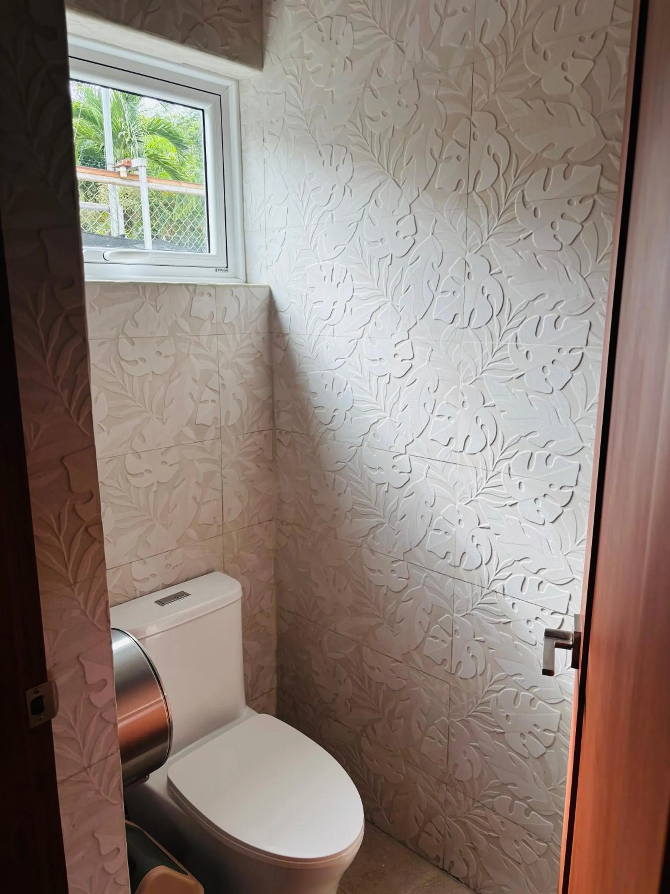 Toilet in Arenal Backpackers Resort