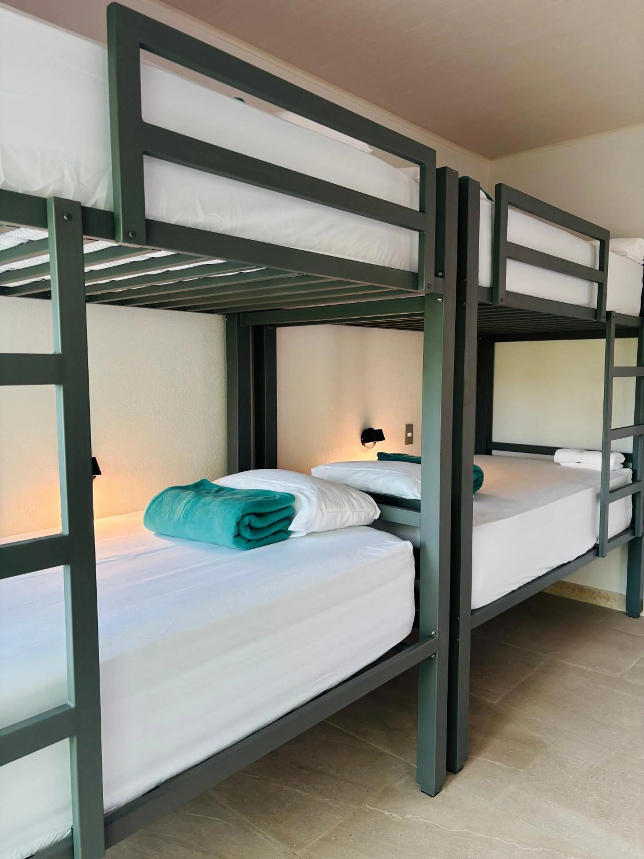 bunk bed, Bed in Arenal Backpackers Resort