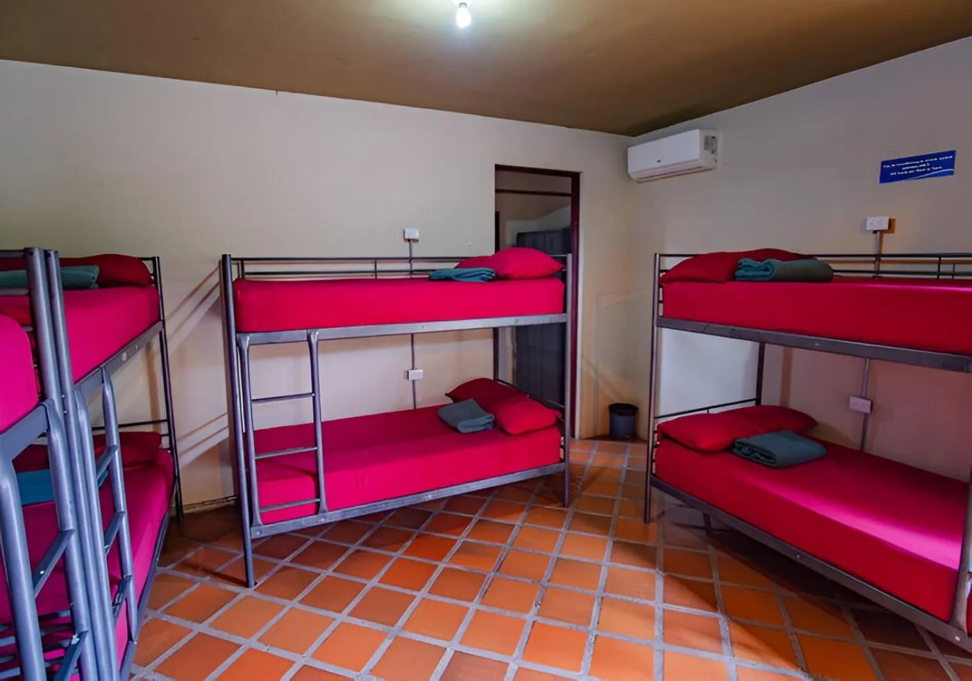 Property building, Bed in Arenal Backpackers Resort